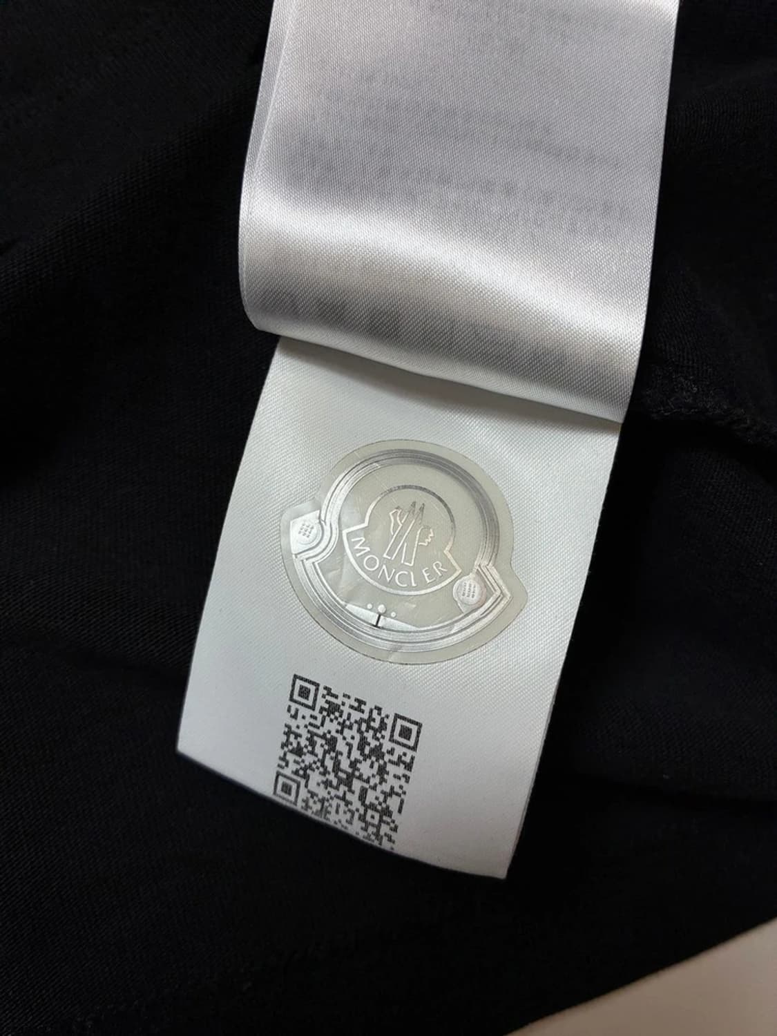 몽클레어 21FW 리버라이즈드 로고 반팔 티셔츠 PN8563 상품이미지8