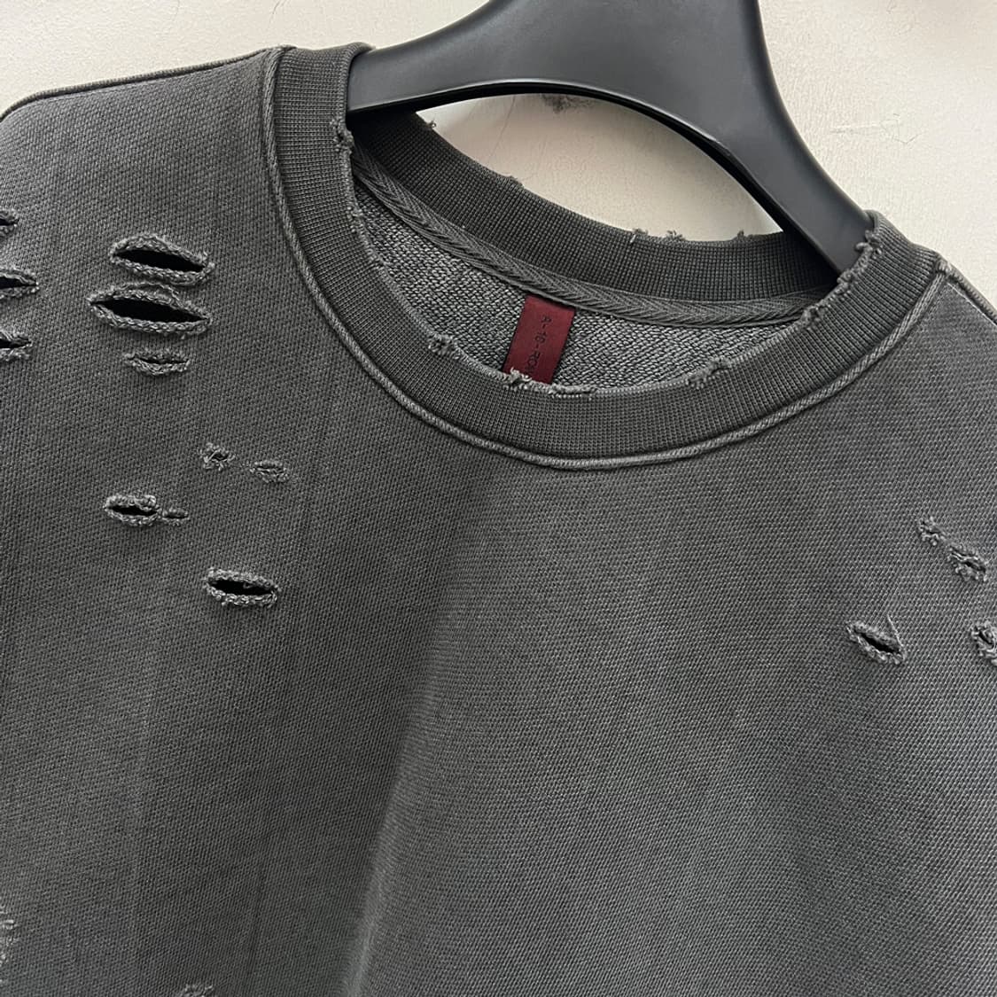 어텐션로우 디스트로이드 워싱 피그먼트 맨투맨 0사이즈 상품이미지3