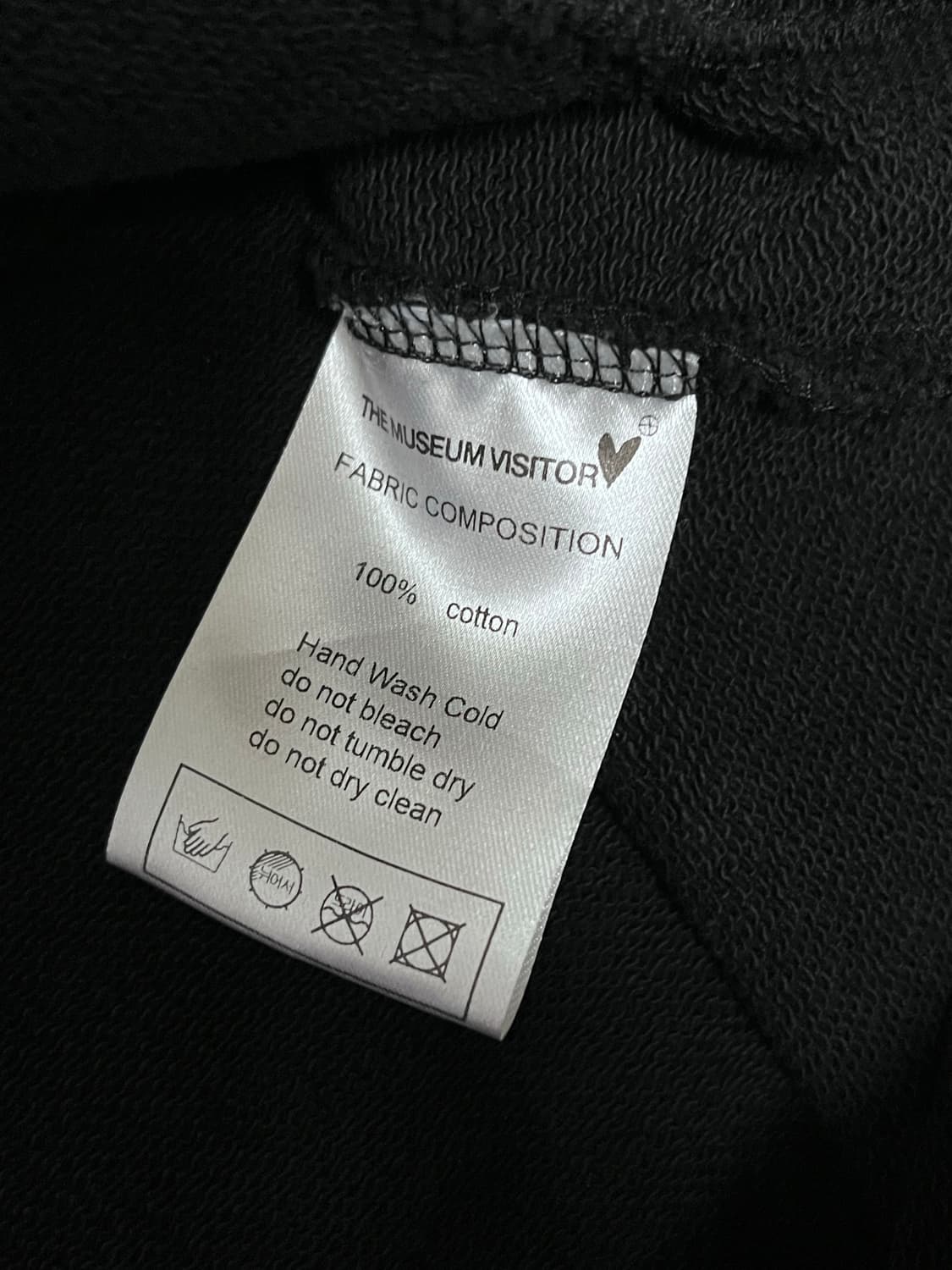 the museum visitor exhibition hoodie 상품이미지4