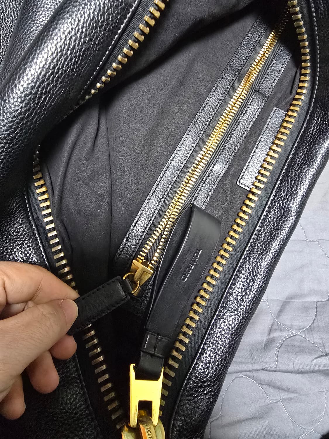 톰포드 블랙 빅 크로스백 상품이미지5