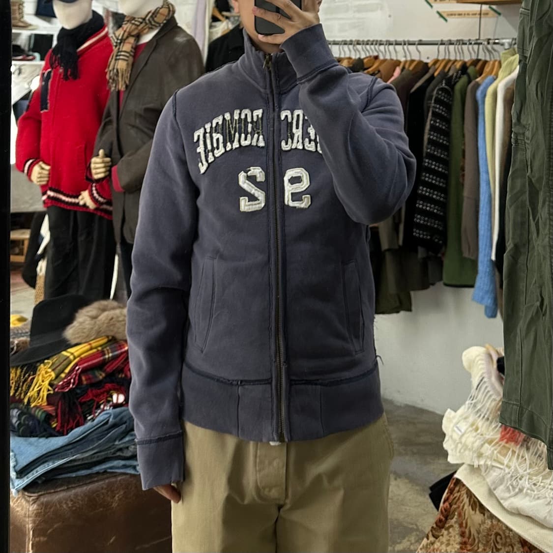 (착용컷) 아베크롬비 자수 스웻 집업 (남성용 100) 상품이미지3