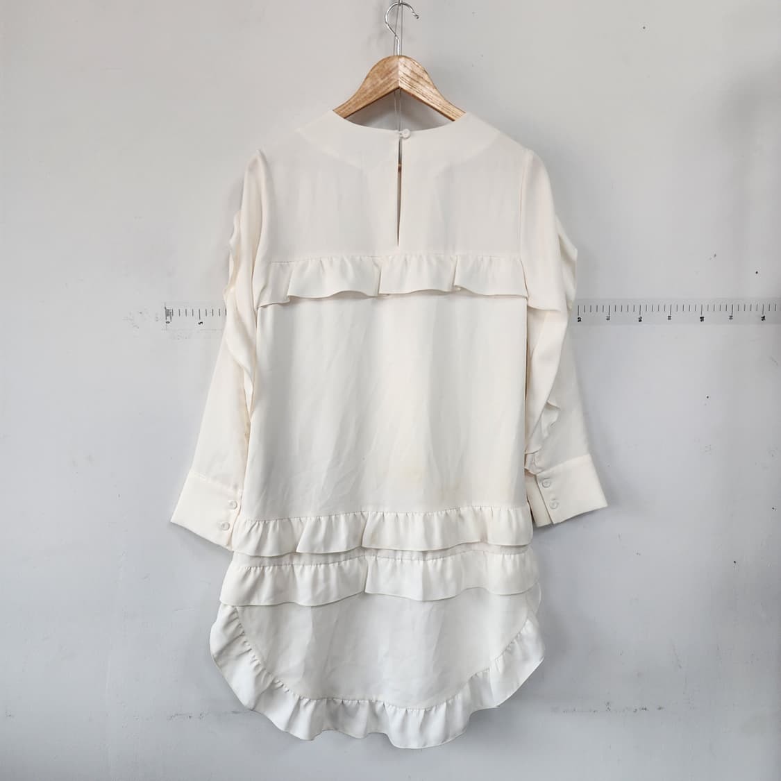 럭키슈에뜨 아이보리 프릴 블라우스 상품이미지5