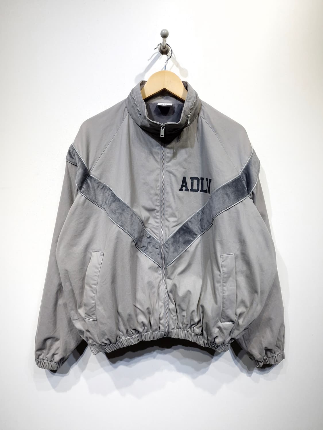 아크메드라비(ADLV) 파이핑 벨벳 자켓 그레이[1] 상품이미지1