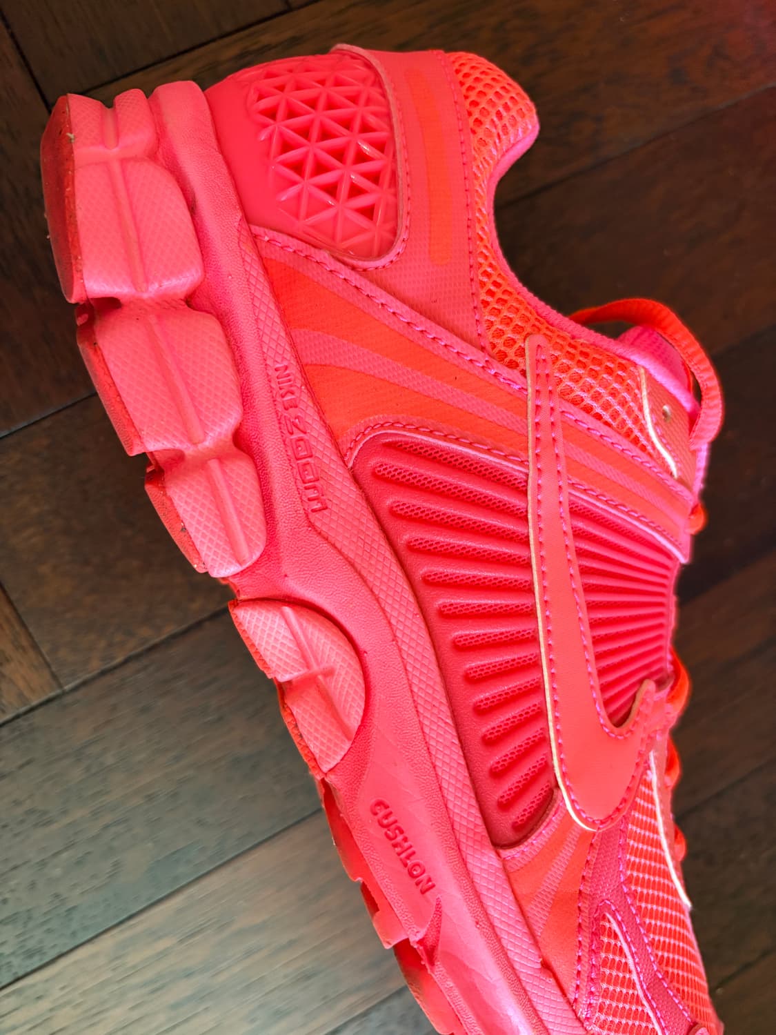 Nike Zoom Vomero 5  Hot Punch 상품이미지4