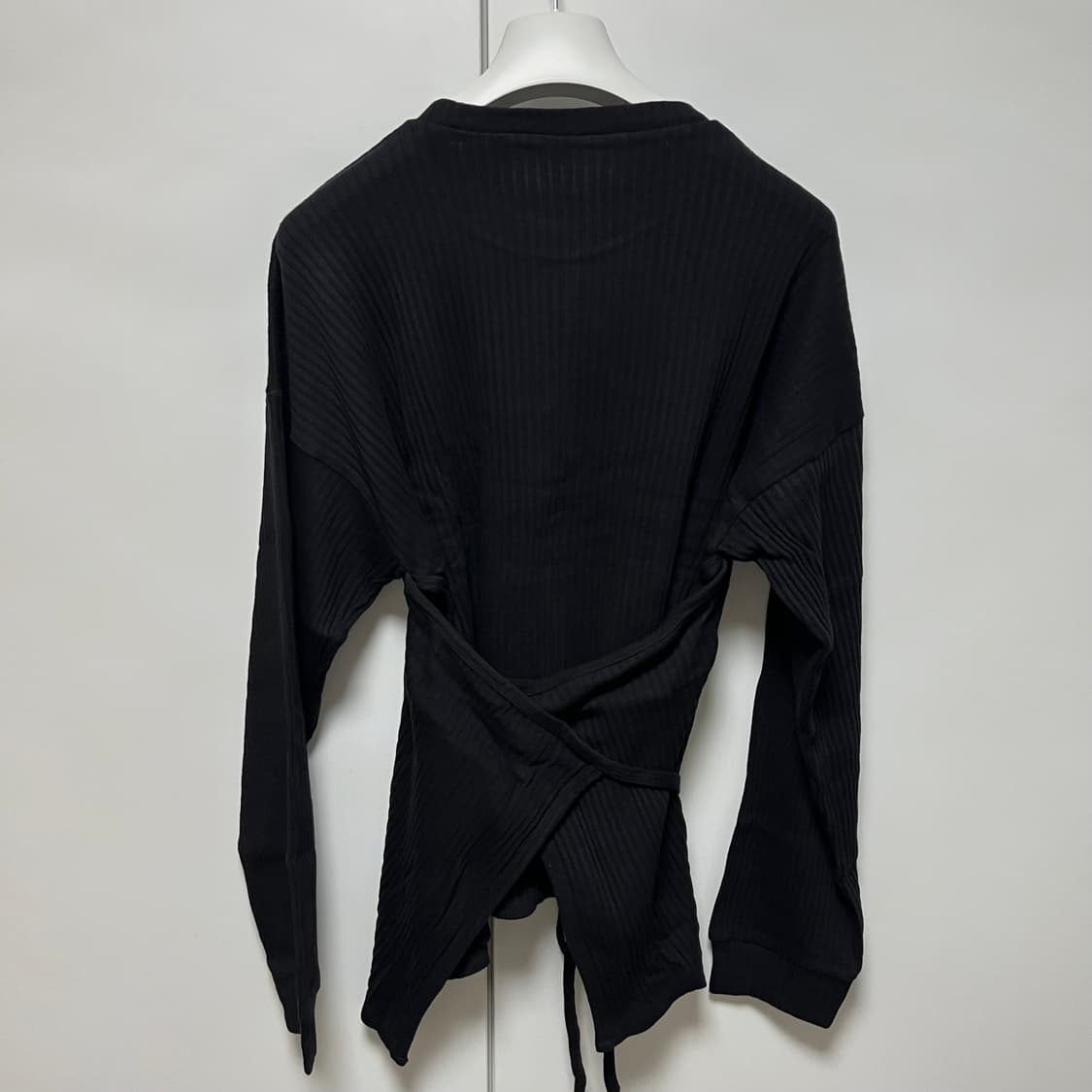 [XS,S,M]베이스레인지 25fw Shaw 랩 롱 슬리브리스 탑/블랙 상품이미지2