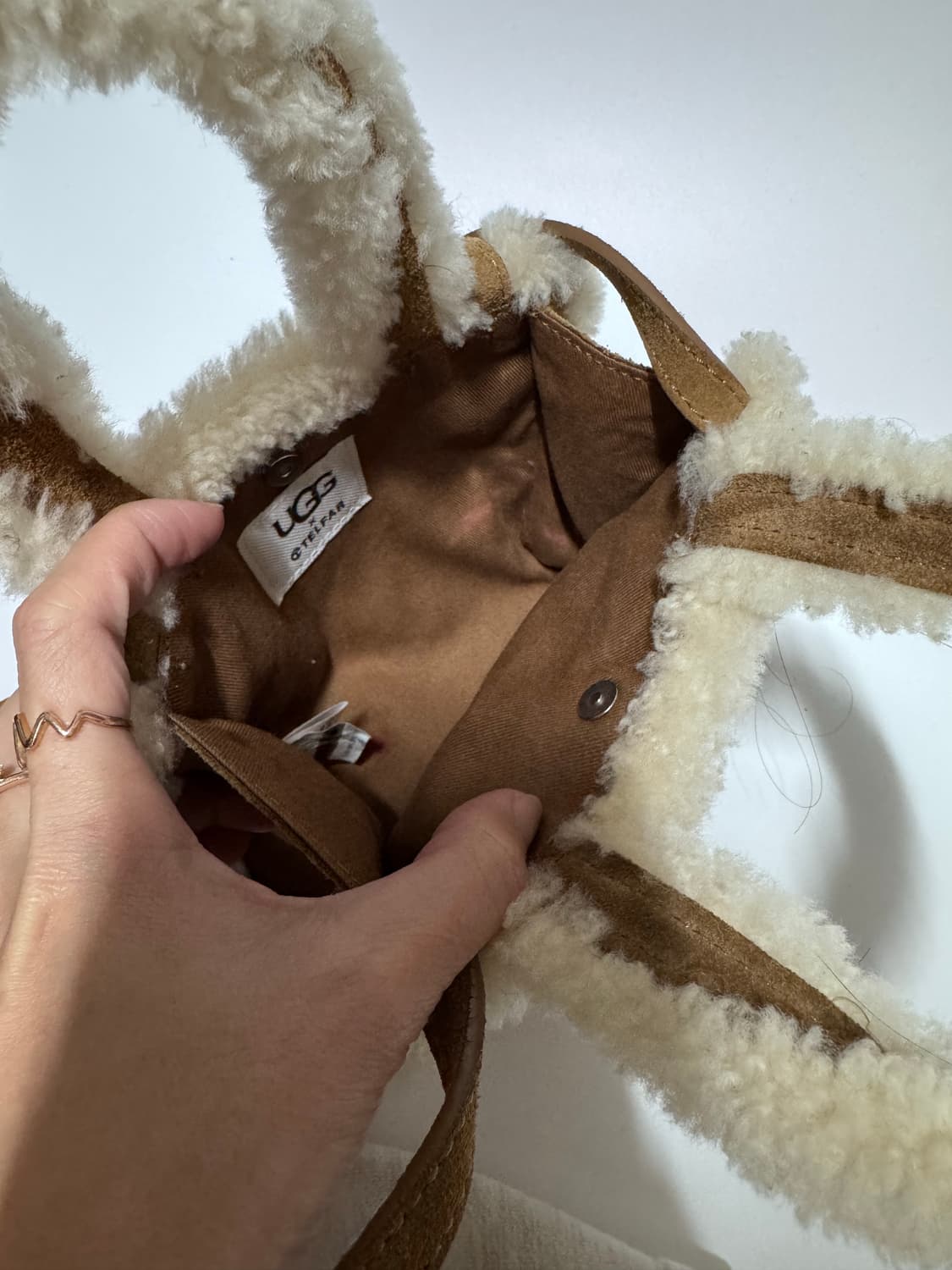 어그 텔파 체스트넛 미니백 상품이미지3