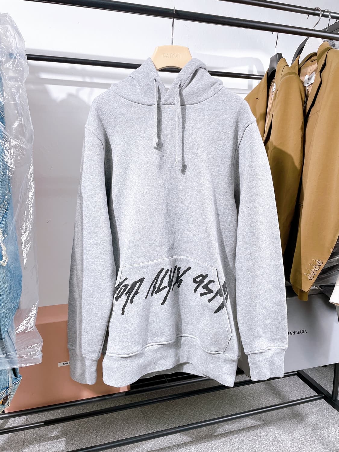 (정품/새상품) 알릭스 공용 그레이 레터링 로고 프린트 기모 후드 상품이미지1
