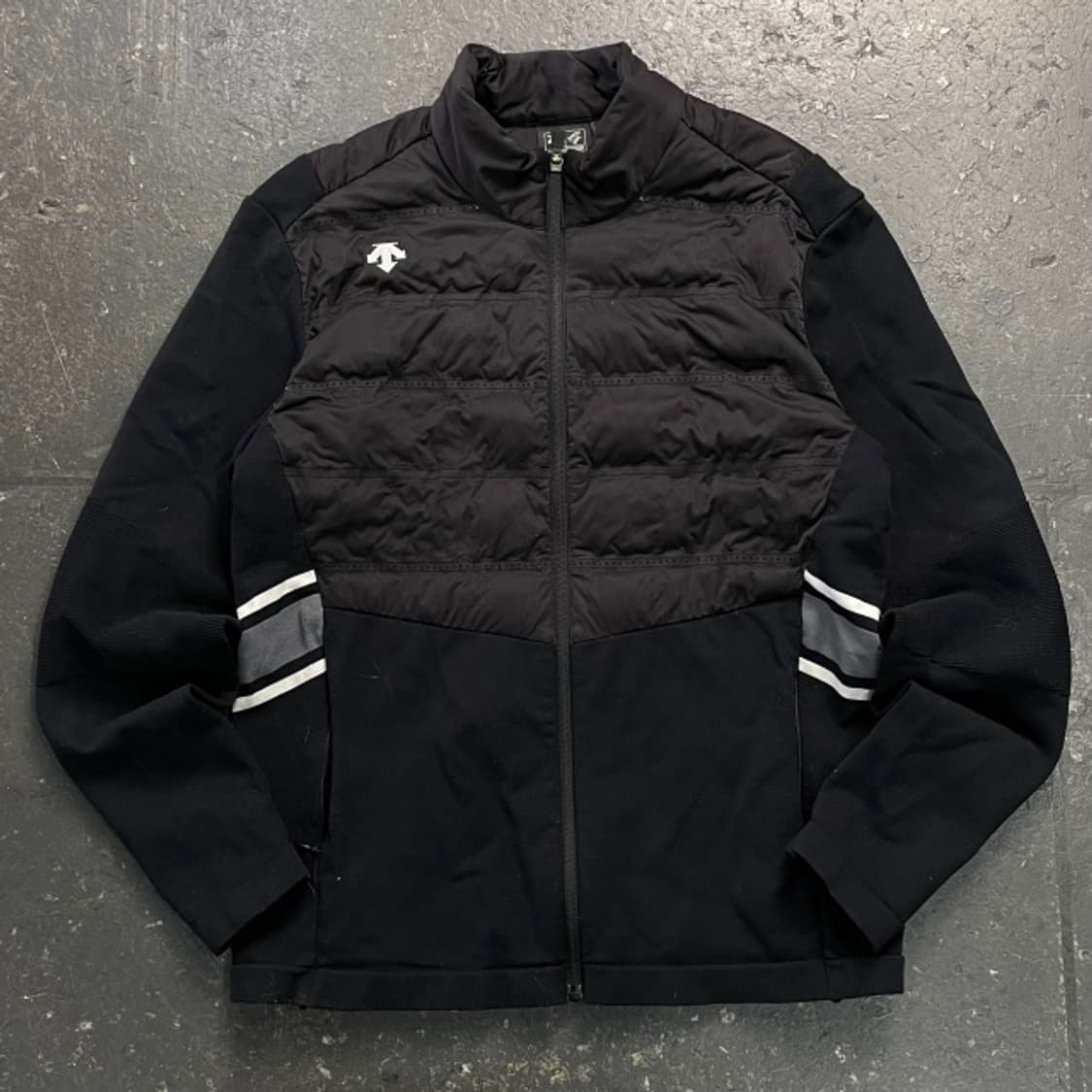 100 데상트 골프 방풍패딩  상품이미지1