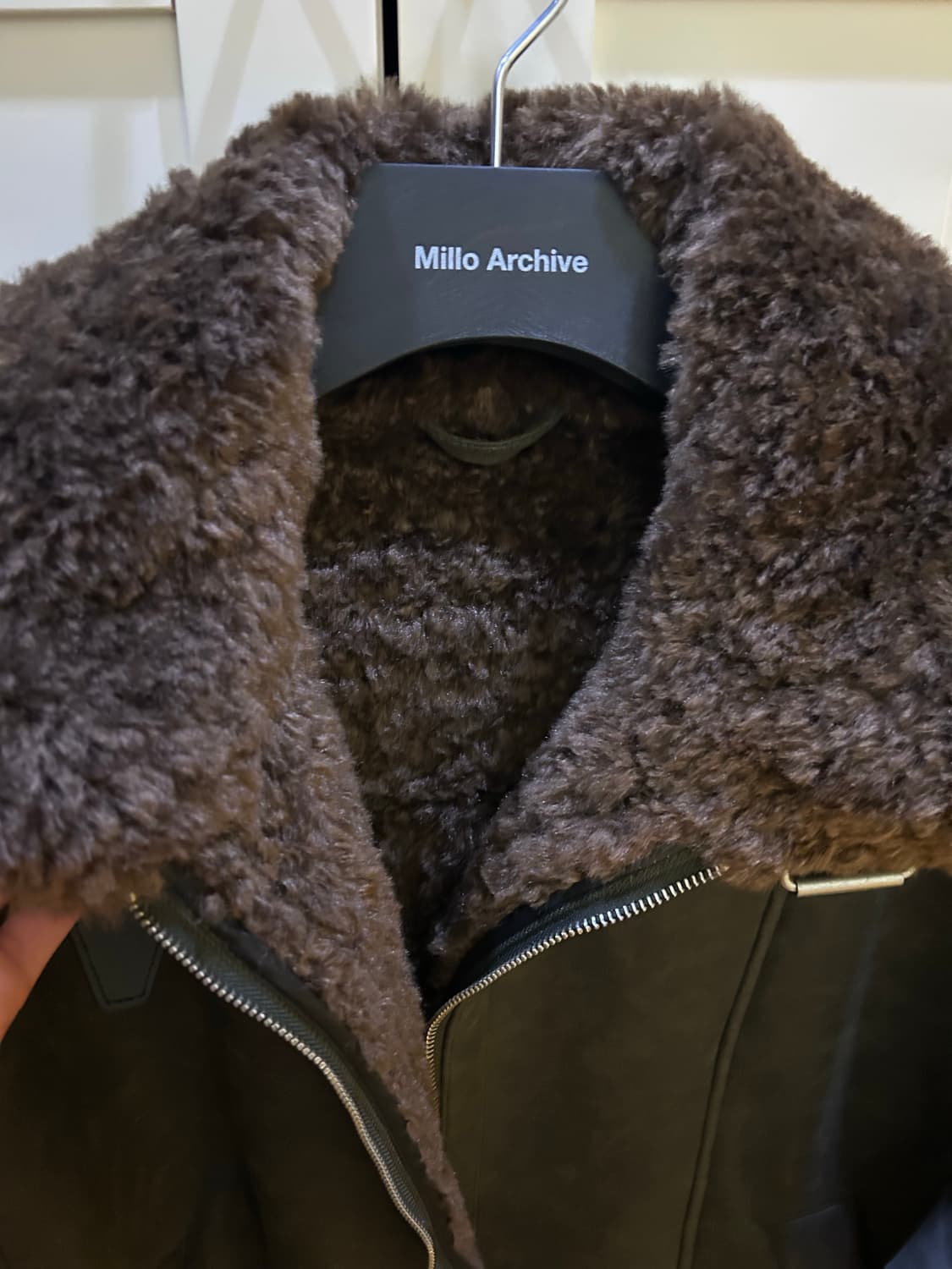 밀로아카이브 무스탕 s 상품이미지3