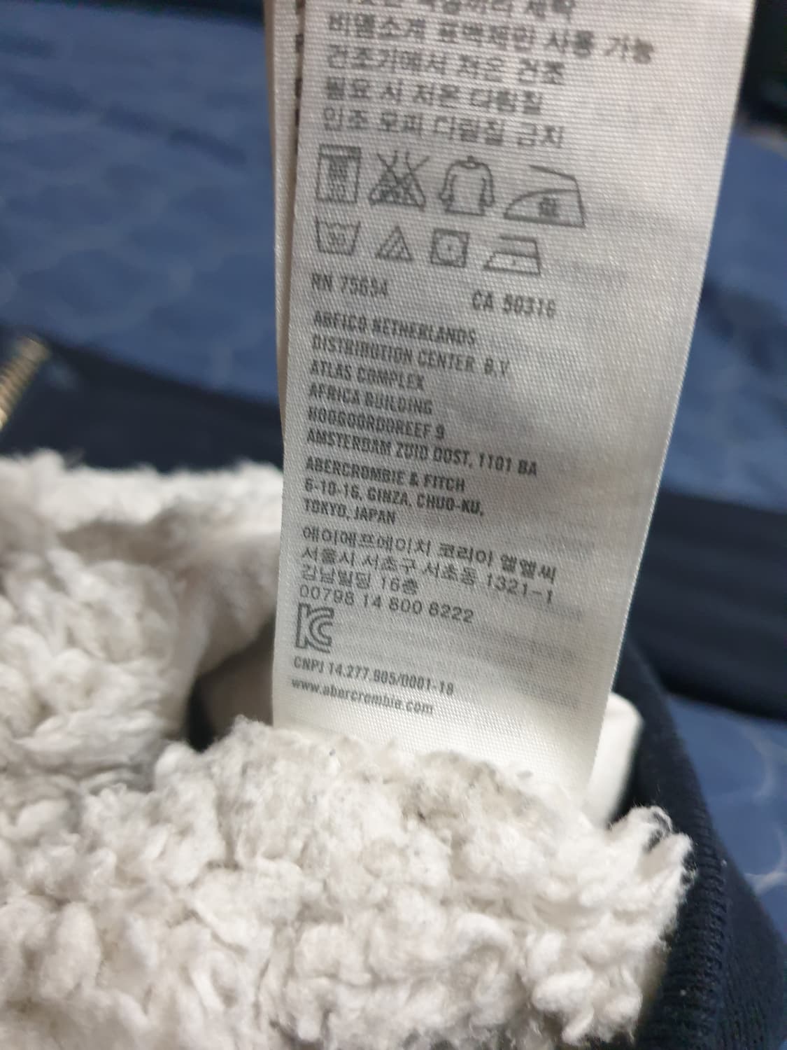 (빈티지) 홀리스터 딱붙핏 레터링 패치 양털안감 후드집업 네이비 (XS) 상품이미지7