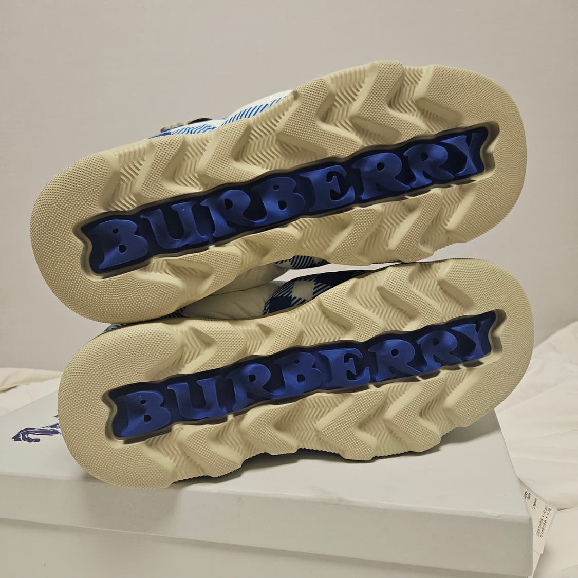 (EU 42) 새상품 버버리 필로우 패딩 부츠 상품이미지2