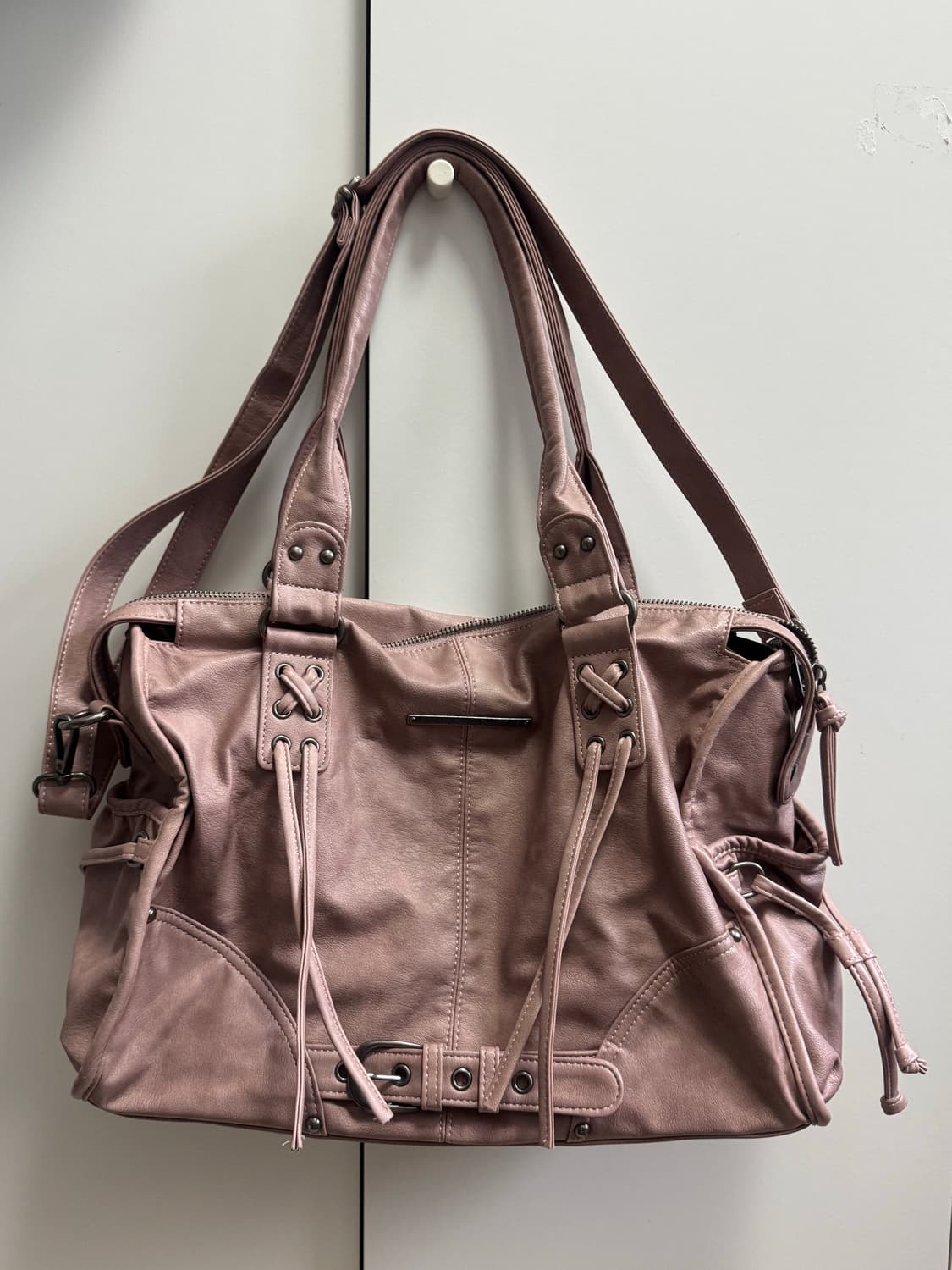 팬시클럽 벨티드 워싱 레더백 베이비핑크 상품이미지1