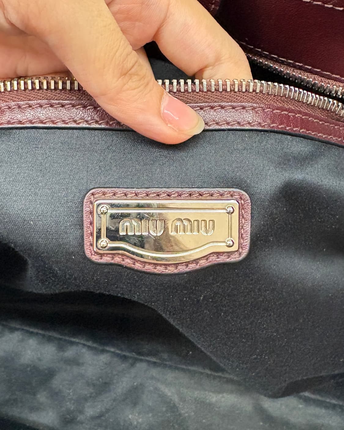 미우미우 버건디 비텔로 레더 토트백 상품이미지8