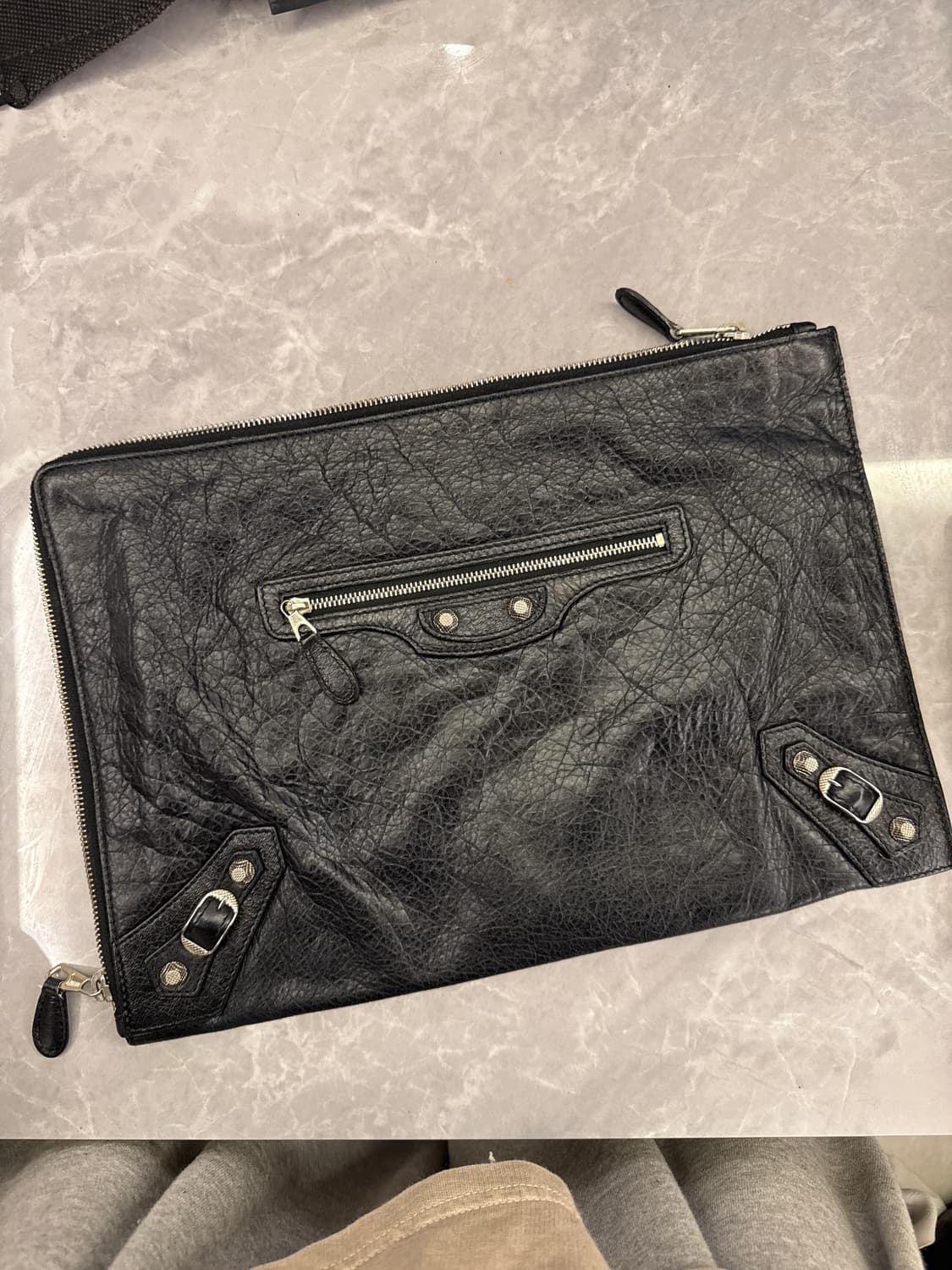 정품 발렌시아가 블랙 모터 자이언트 클러치백 상품이미지1