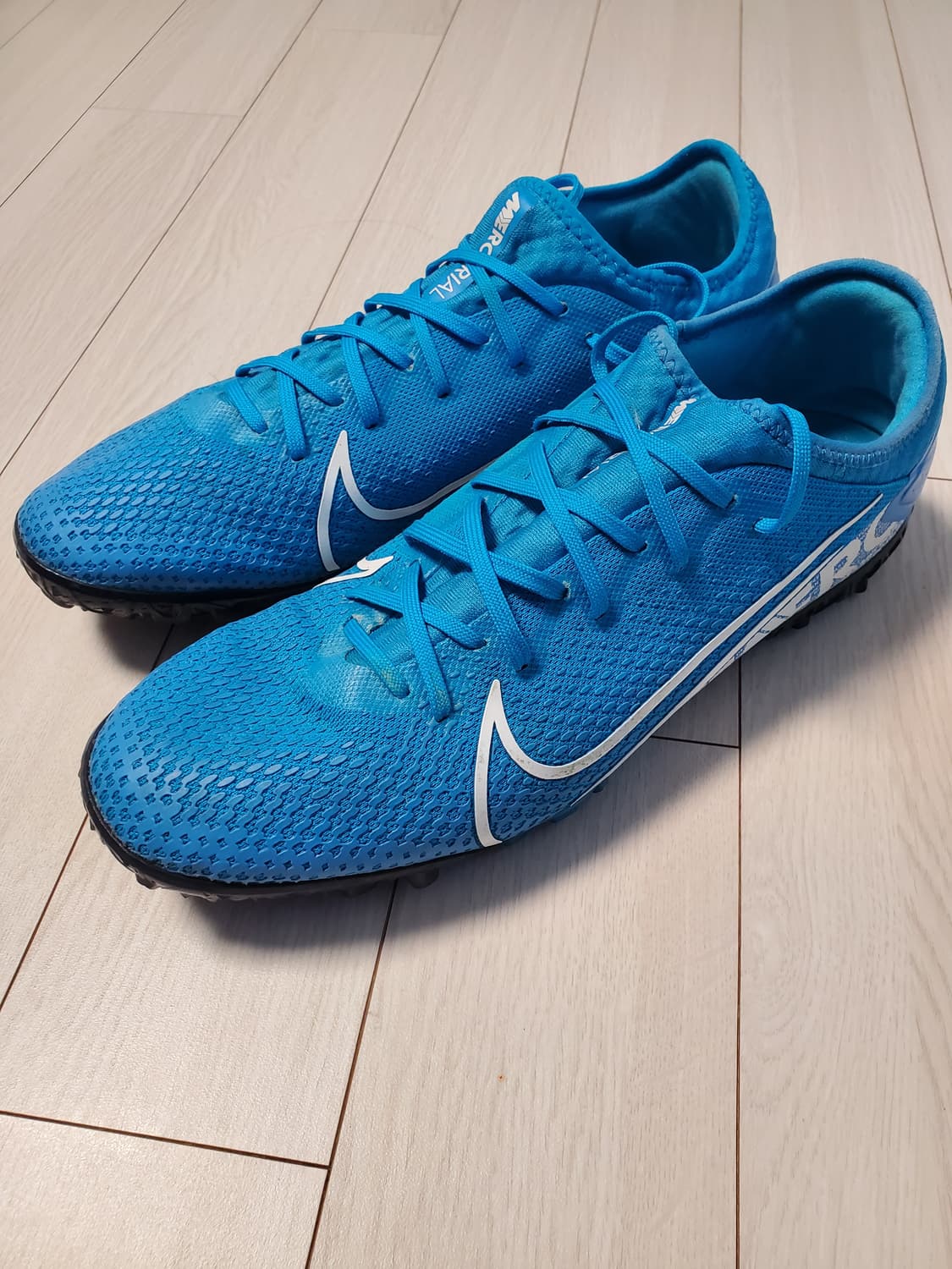 나이키 머큐리얼 베이퍼 13 프로 TF 사이즈280

여러 중고사이트에도 상품이미지1