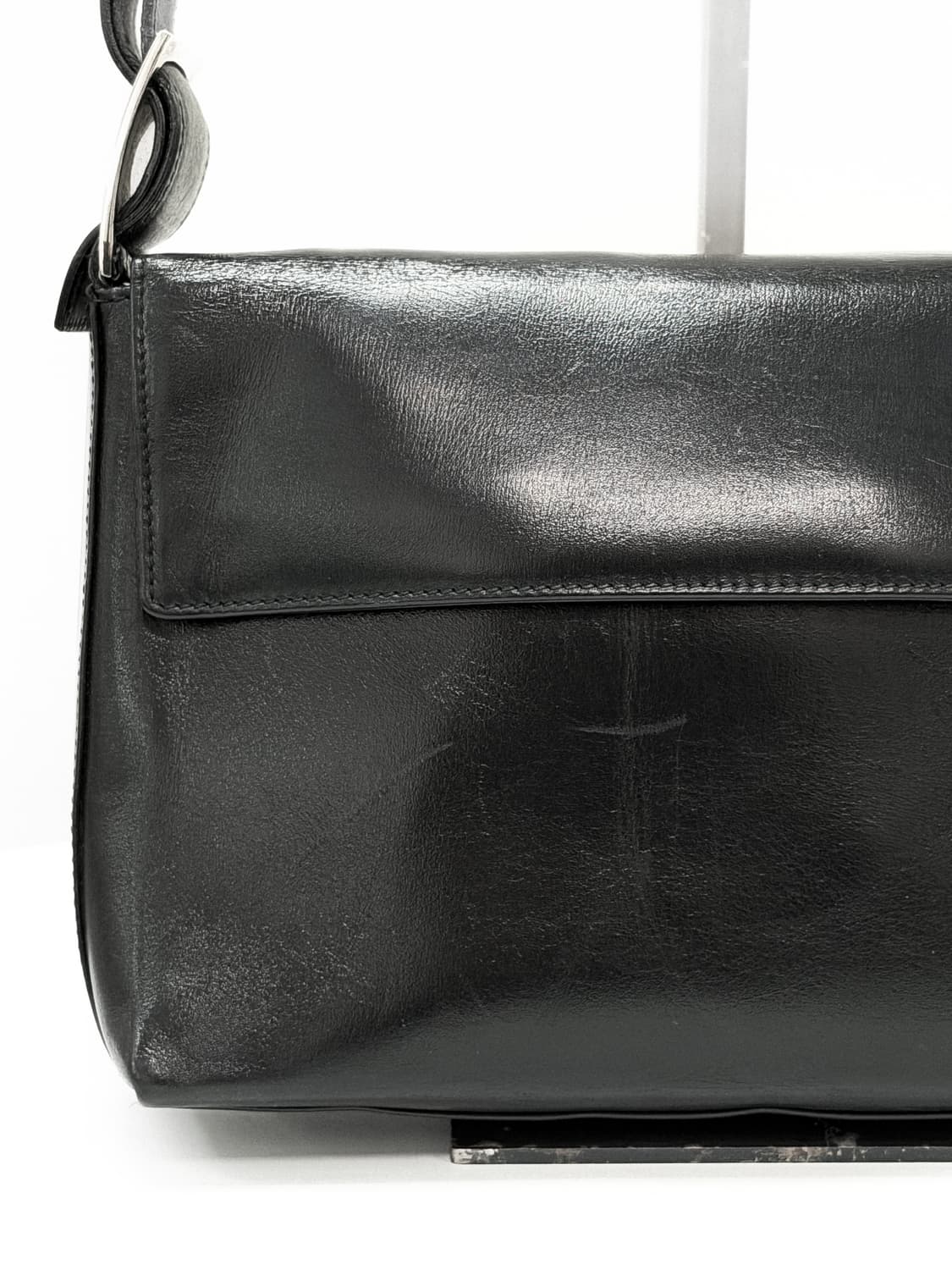 페라가모 블랙 레더 플랩 숄더백 상품이미지5