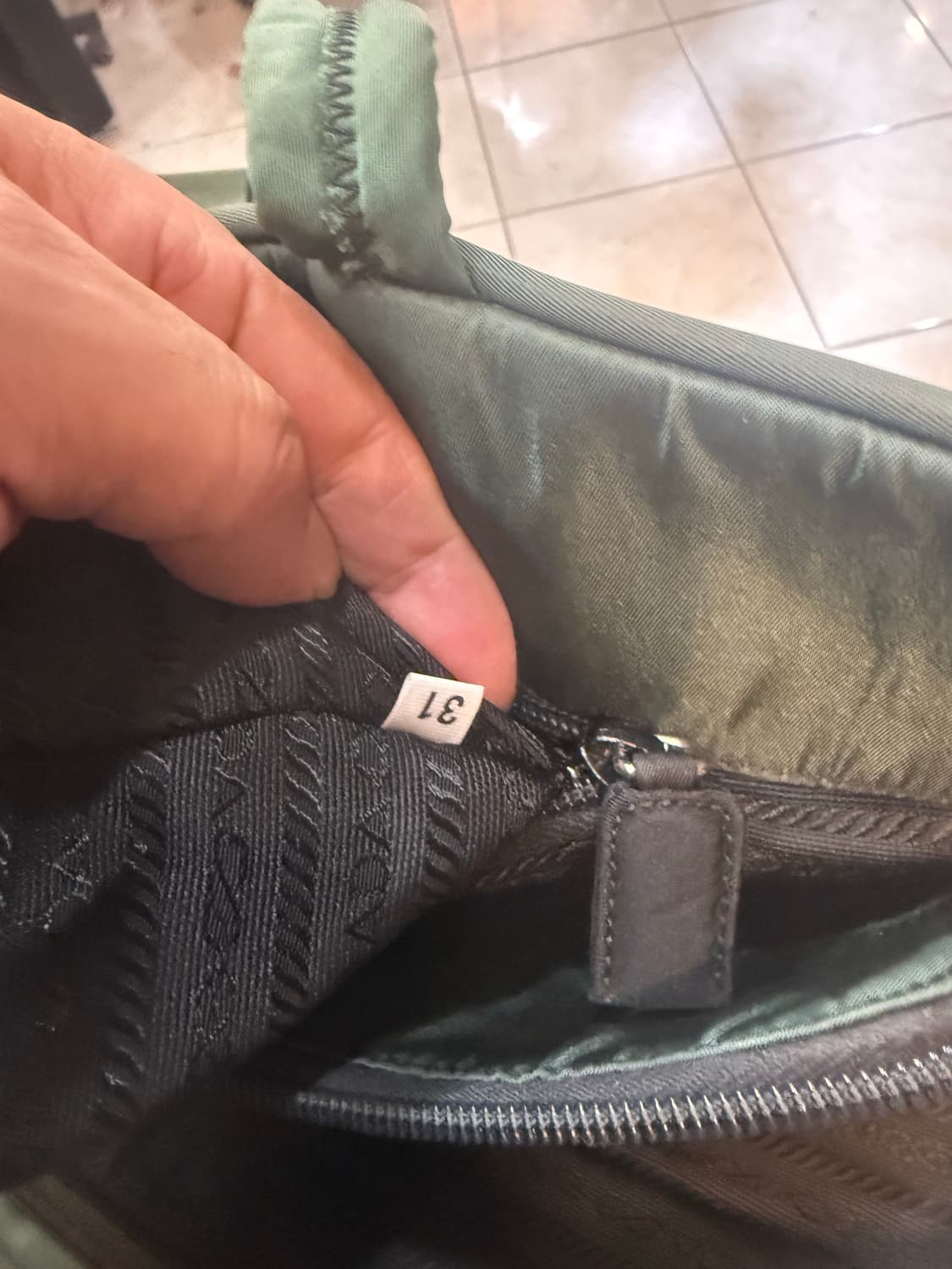 정품 프라다 나일론 토트백 팝니다 상품이미지9