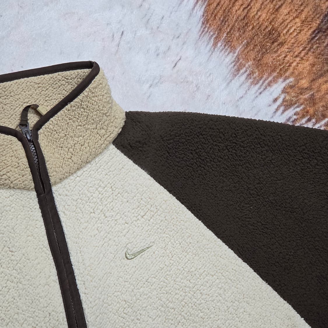 나이키 브라운 배색 크롭 후리스 상품이미지2