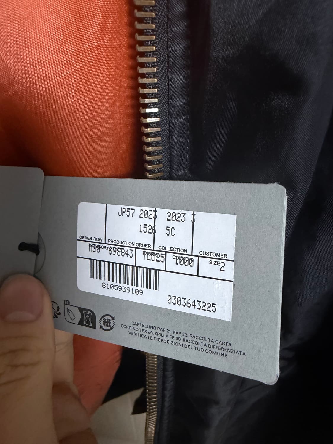 발렌시아가 3b봄버 2사이즈 판매합니다. 상품이미지3