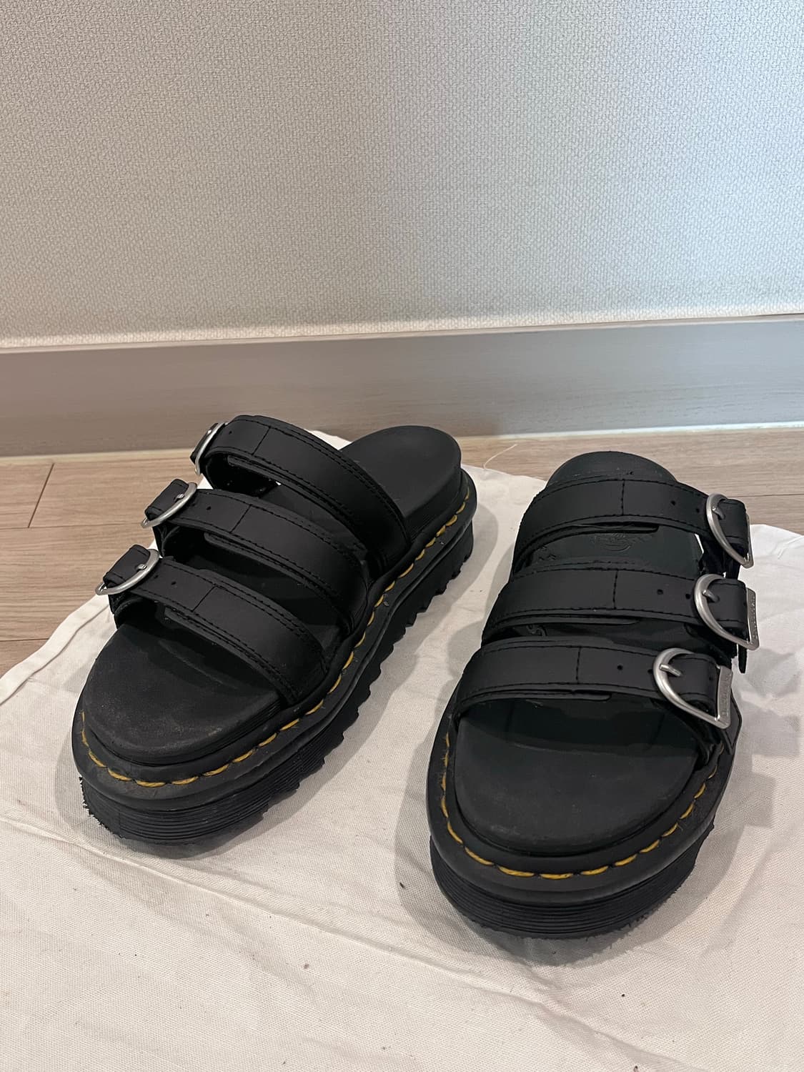 닥터마틴 블레어 하이드로 슬리퍼 37 230사이즈 상품이미지1