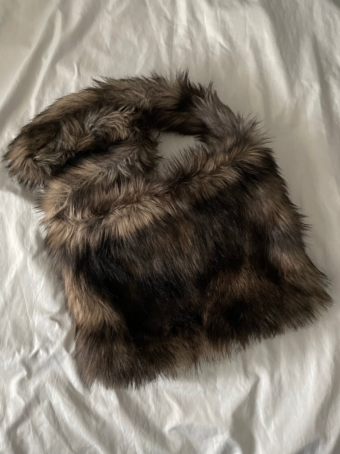 cerric MOHAIR CROSS BAG 모헤어 퍼 가방 상품이미지3