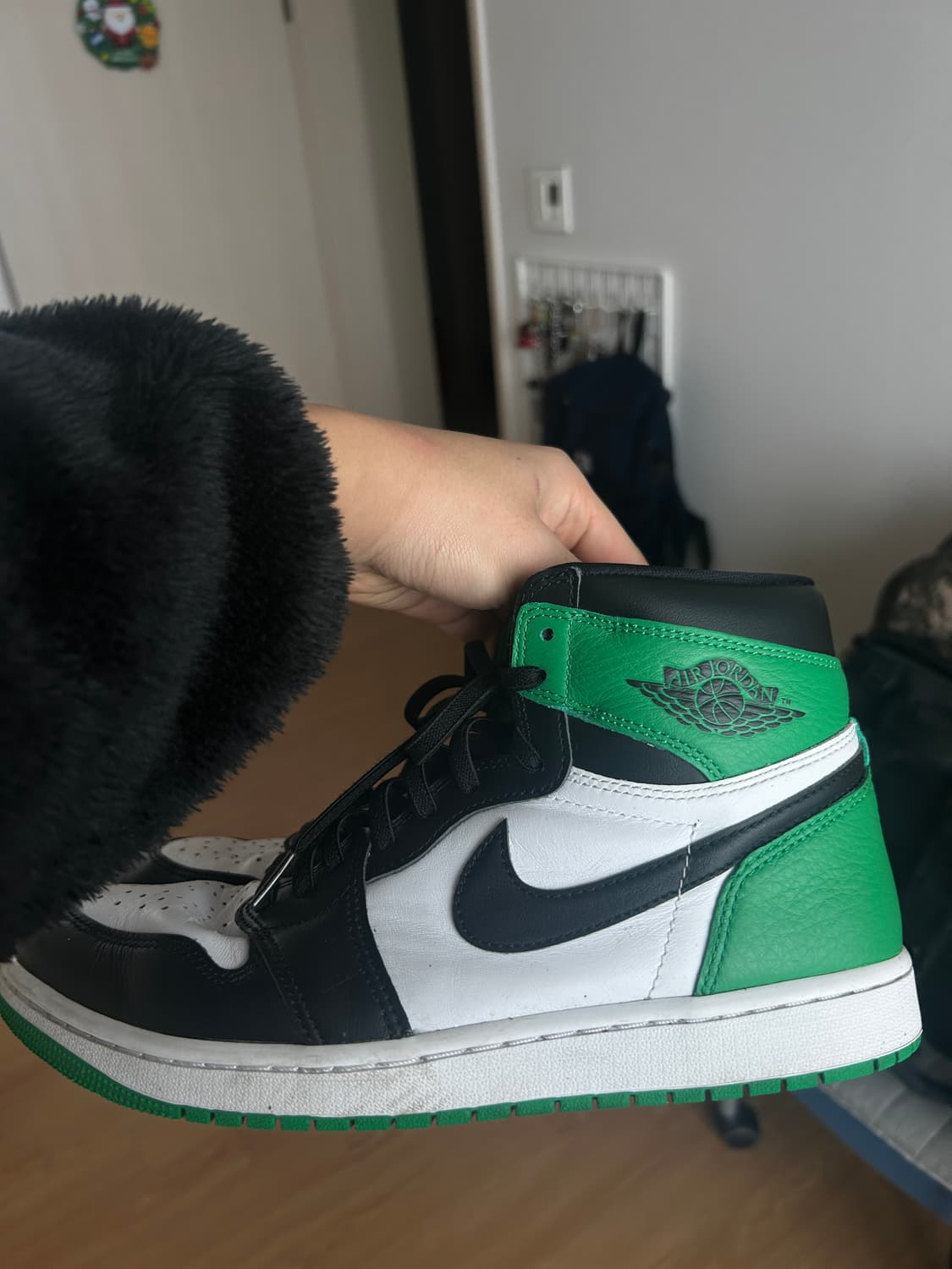 조던 1 레트로 하이 OG 블랙 앤 럭키그린 275 상품이미지3