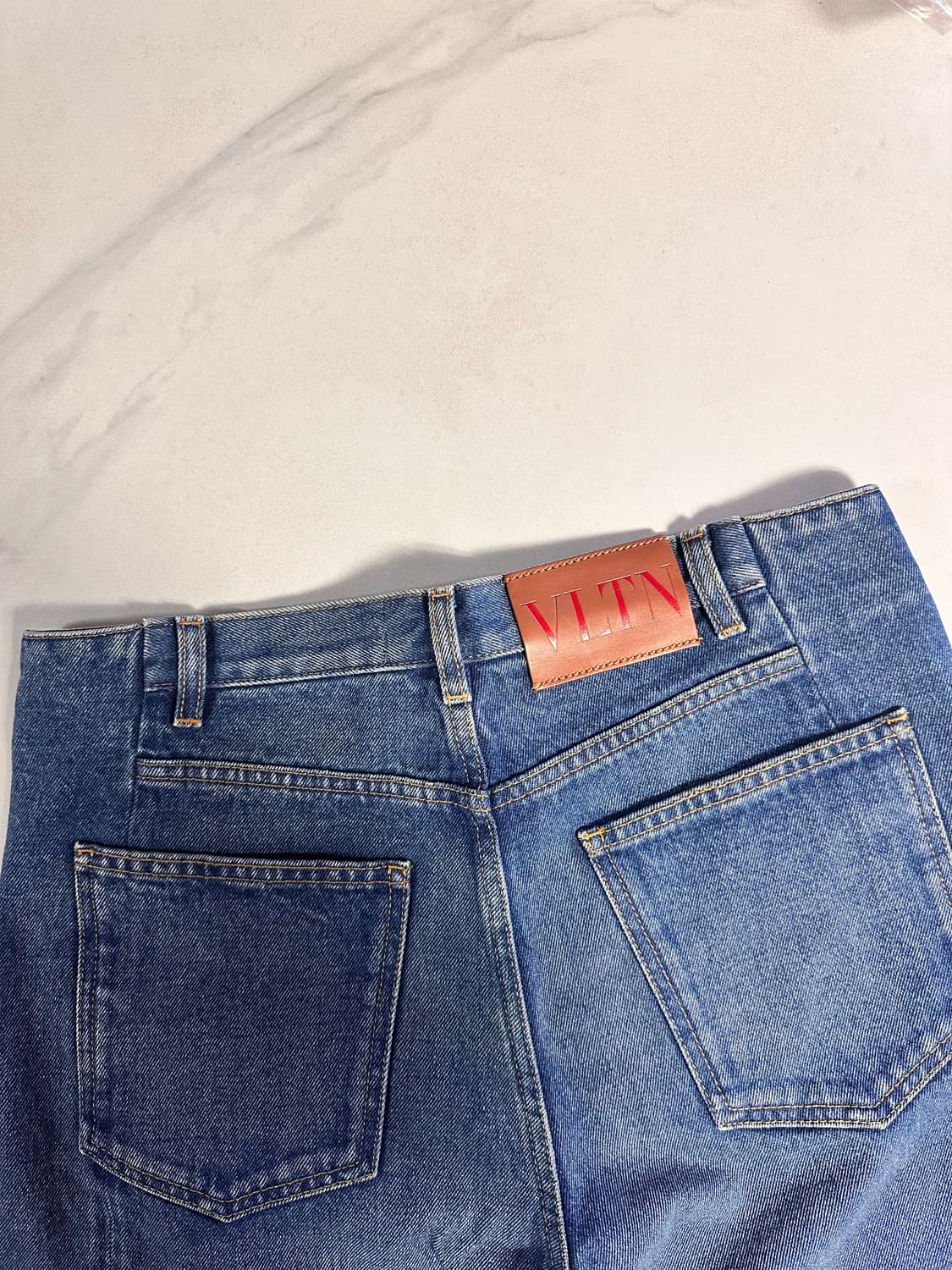 발렌티노 스트레이트 핏 턴업 진 30 상품이미지1