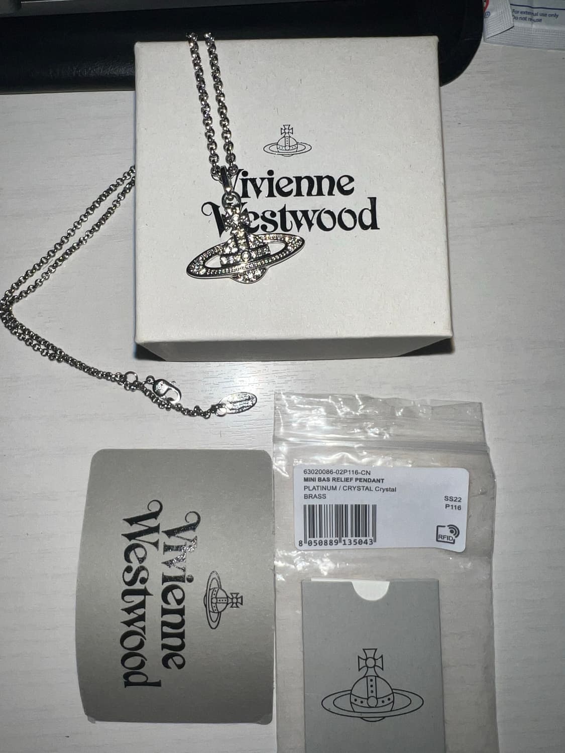비비안웨스트우드 미니 바스 릴리프 펜던트 실버 상품이미지1