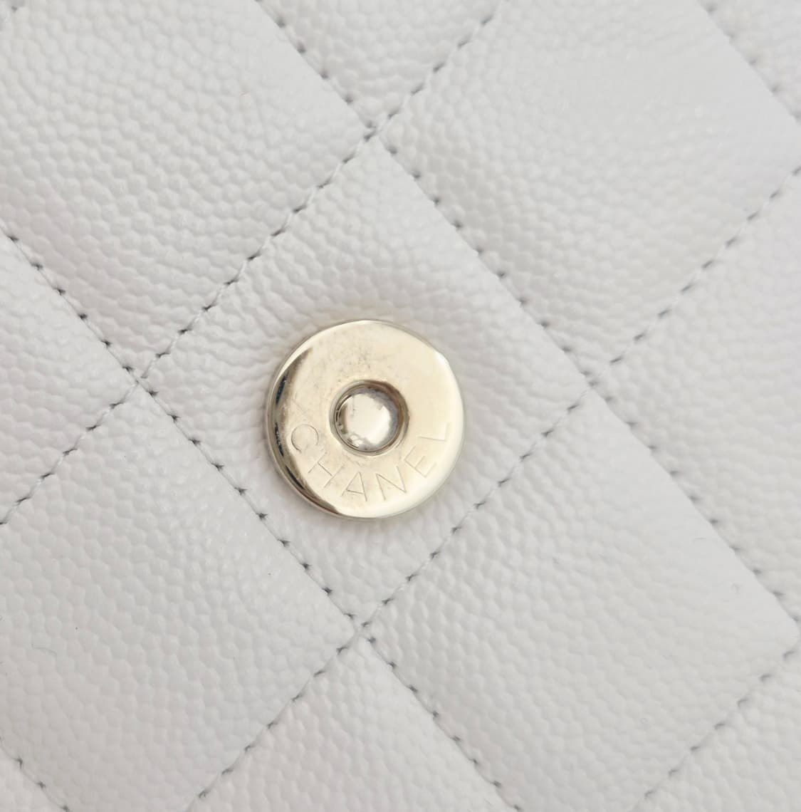 샤넬 클래식 WOC 캐비어
화이트 금장
체인백 크로스백
 상품이미지10