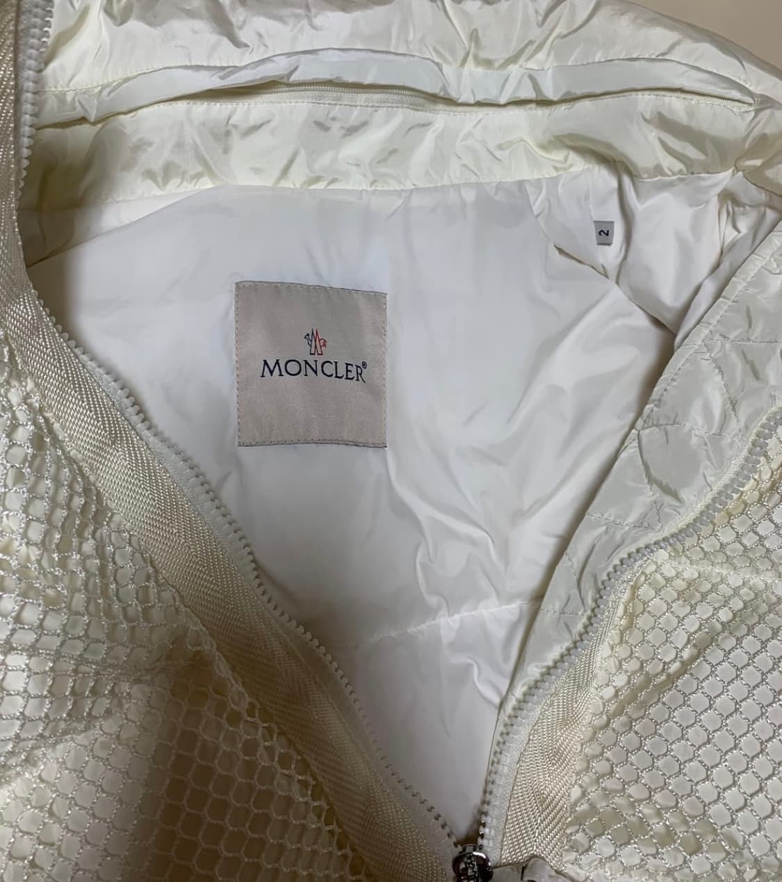 몽클레어 테크니컬 나일론 소재 다운 패딩 상품이미지3