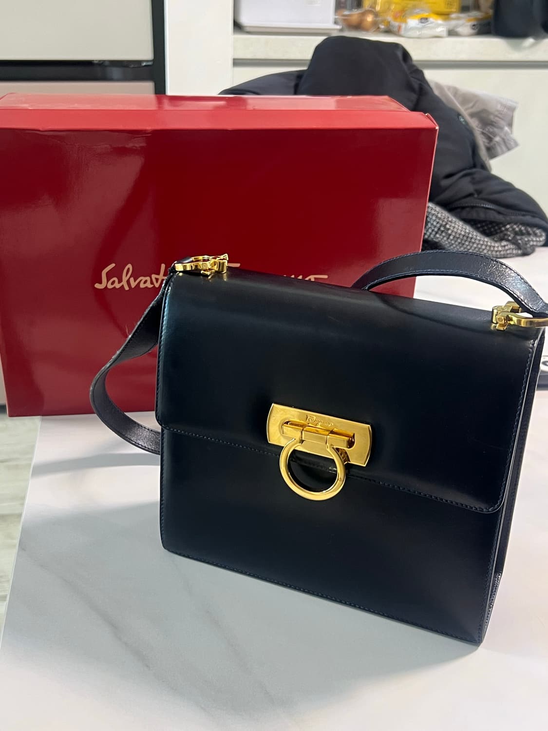 페라가모 간치니 크로스백 상품이미지5