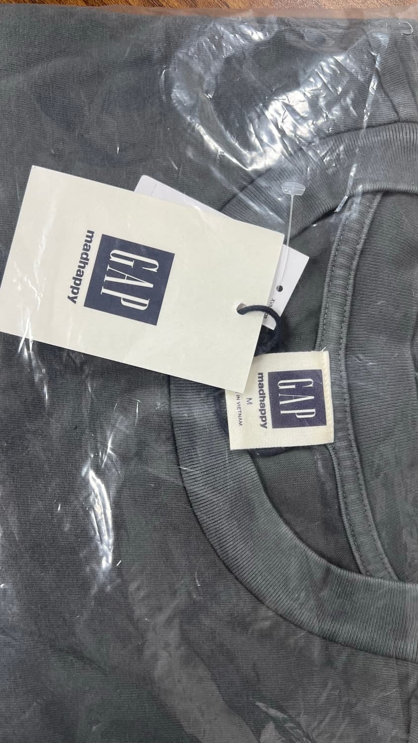 (새상품)매드해피X갭 글로브 로고티셔츠 M 상품이미지3