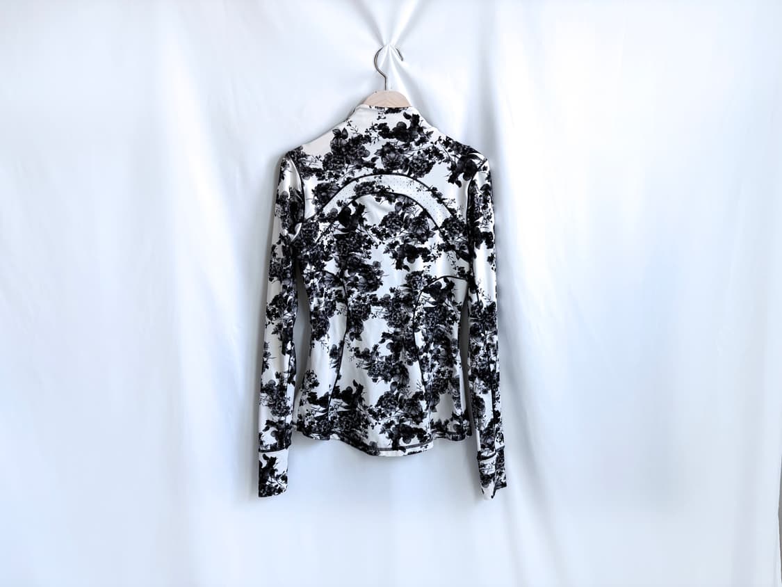 Tech-floral cut line finger-hole top 상품이미지10