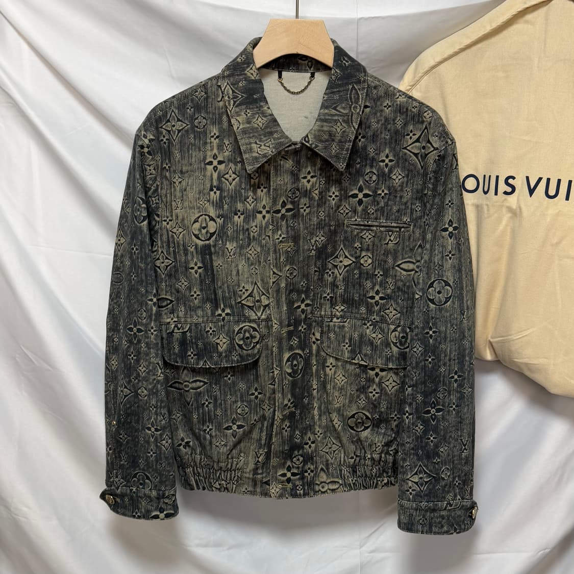 [S+급/48] 루이비통 테일러드 모노그램 데님 집업 자켓 상품이미지1