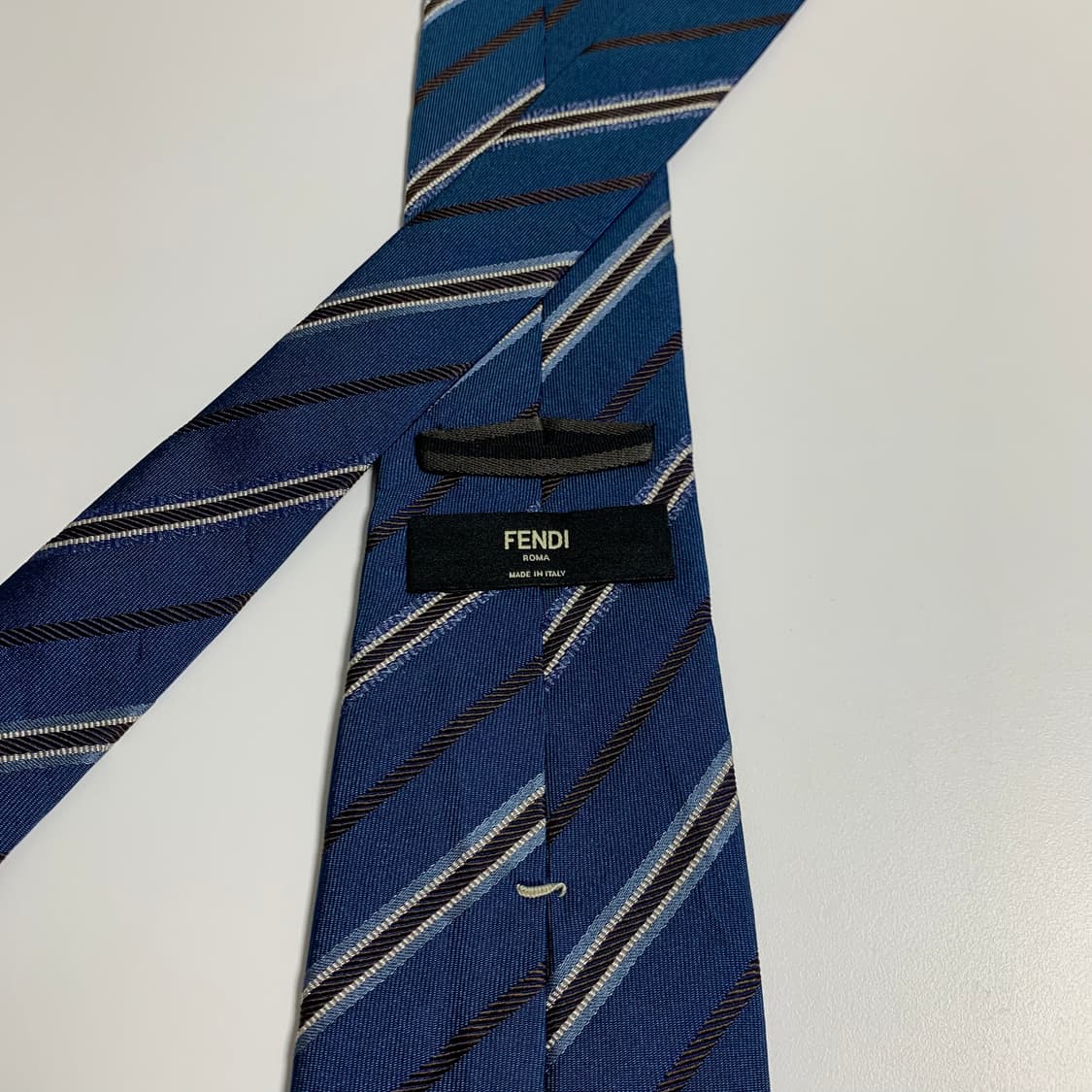 펜디(FENDI) 신형 스트라이프 모노그램 명품넥타이 A등급 이염존재 상품이미지5