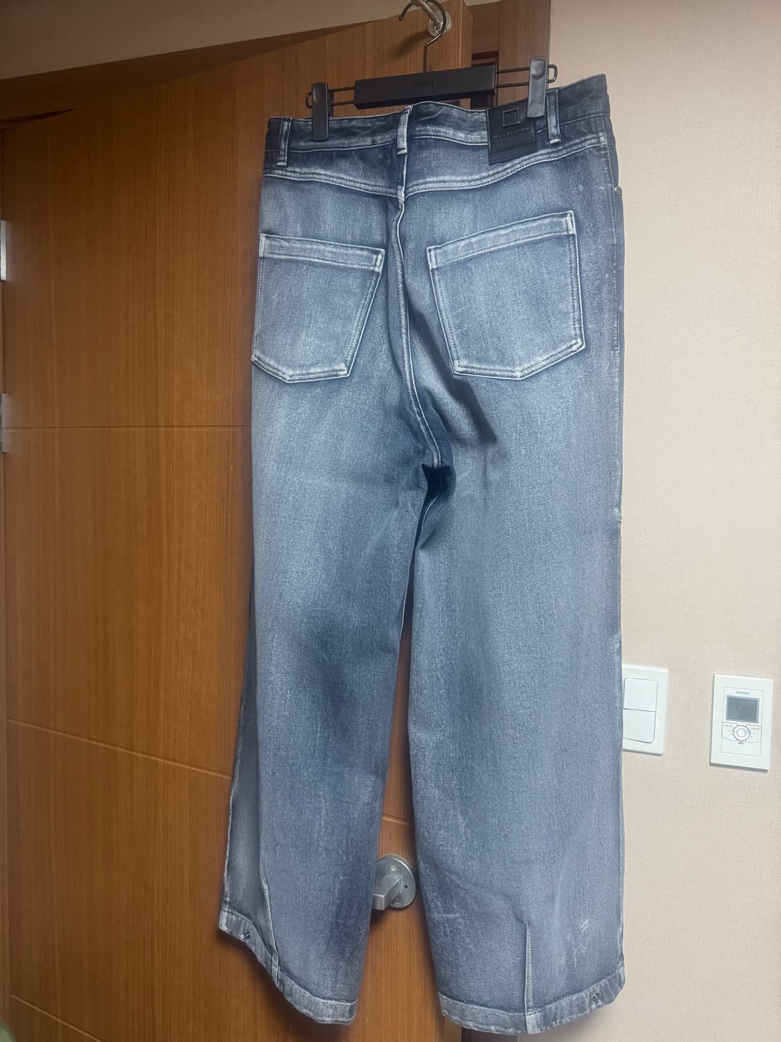 우영미 24FW 페인팅 데님 팬츠 48 상품이미지3