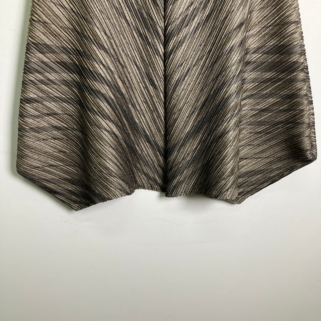 이세이미야케 브라운 링클 미디 스커트  상품이미지5