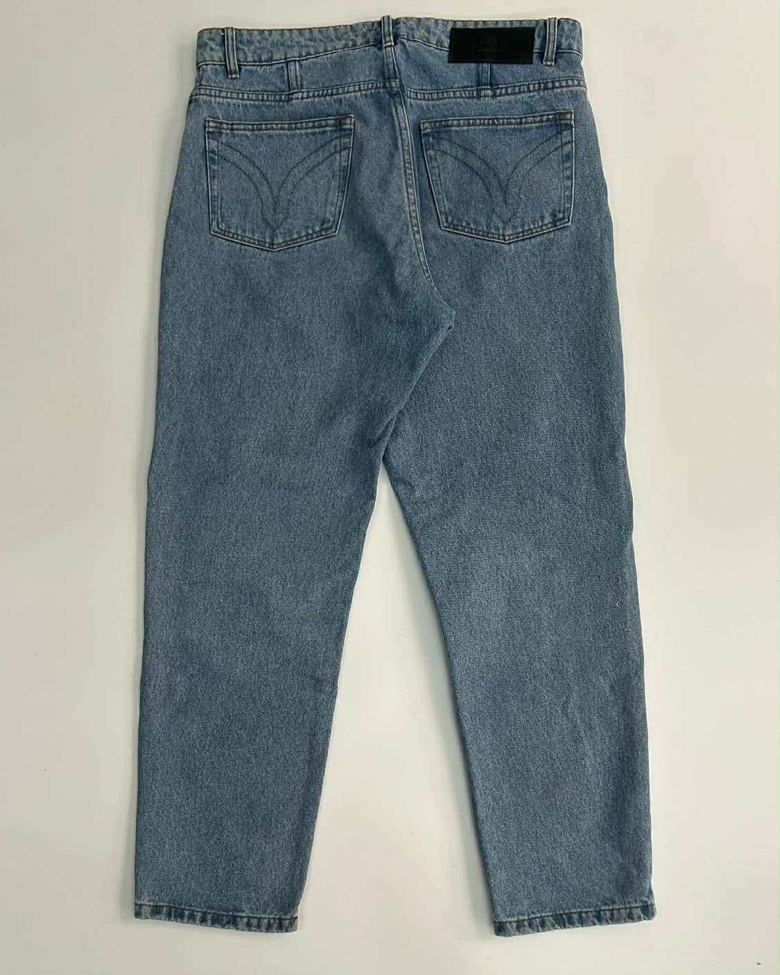 [33] AMI 아미 테이퍼드 핏 연청 워싱 데님 진 팬츠 상품이미지2