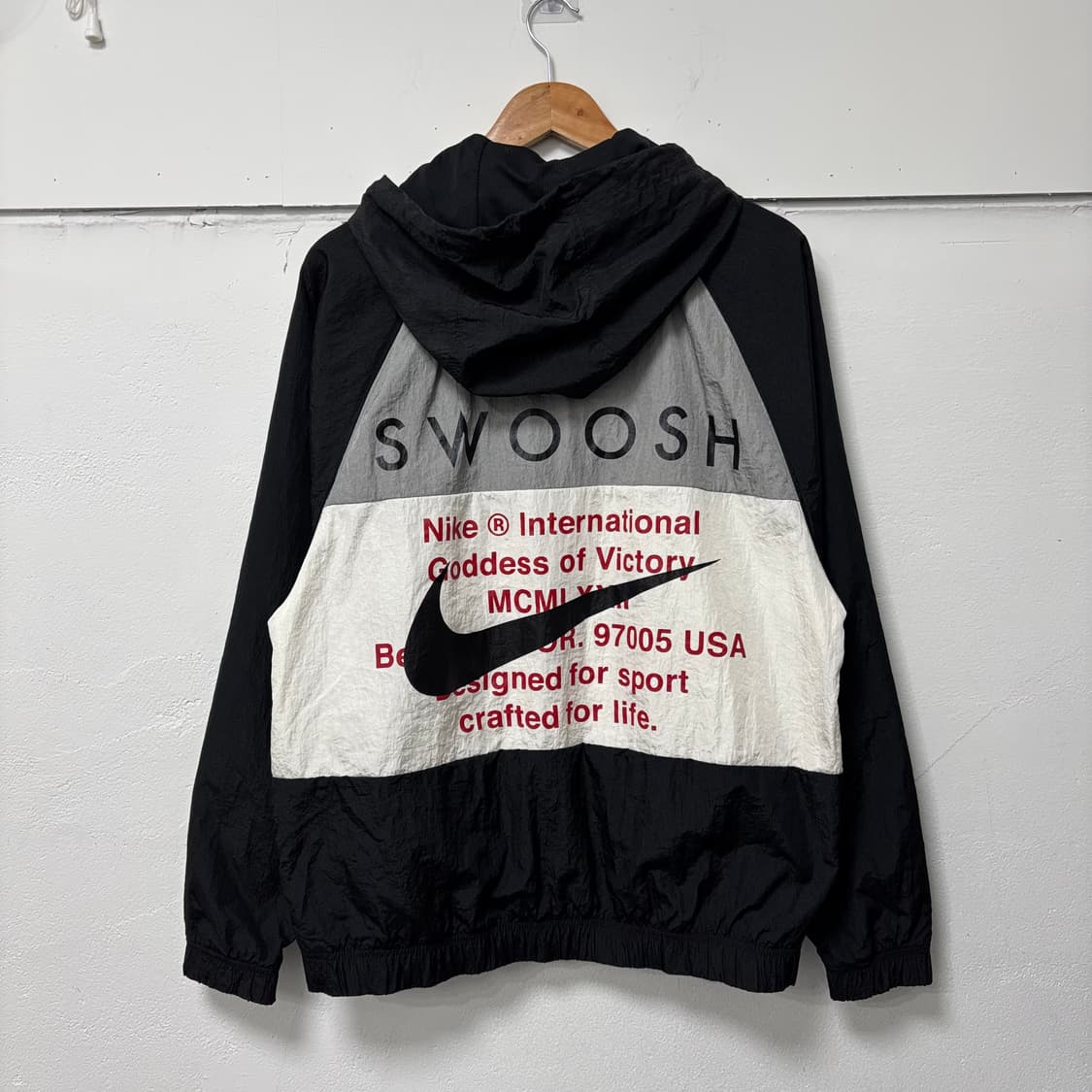 나이키 더블스우시 검흰 바람막이 상품이미지2