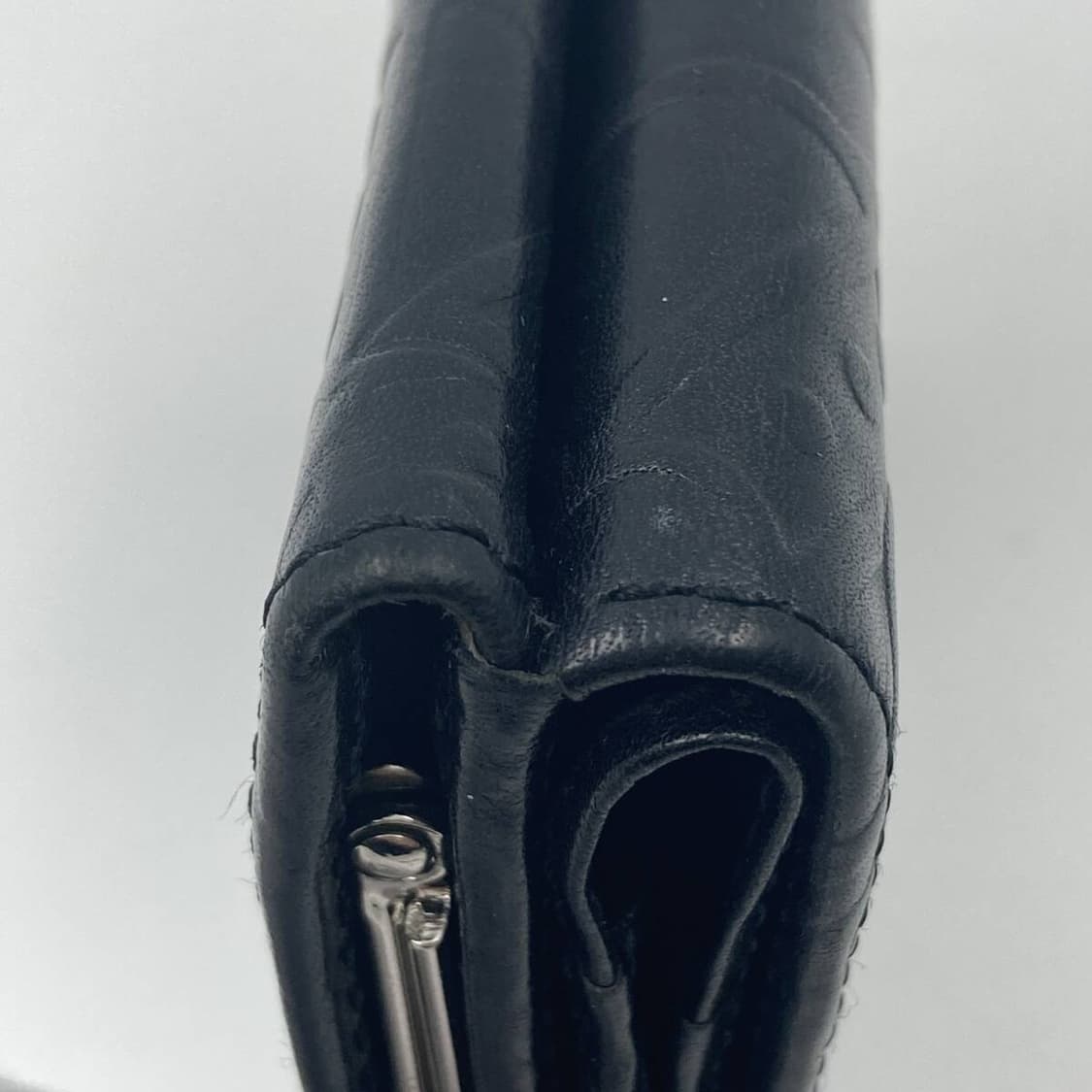 비비안 웨스트우드 가죽 엠보싱 패턴 지갑 상품이미지6