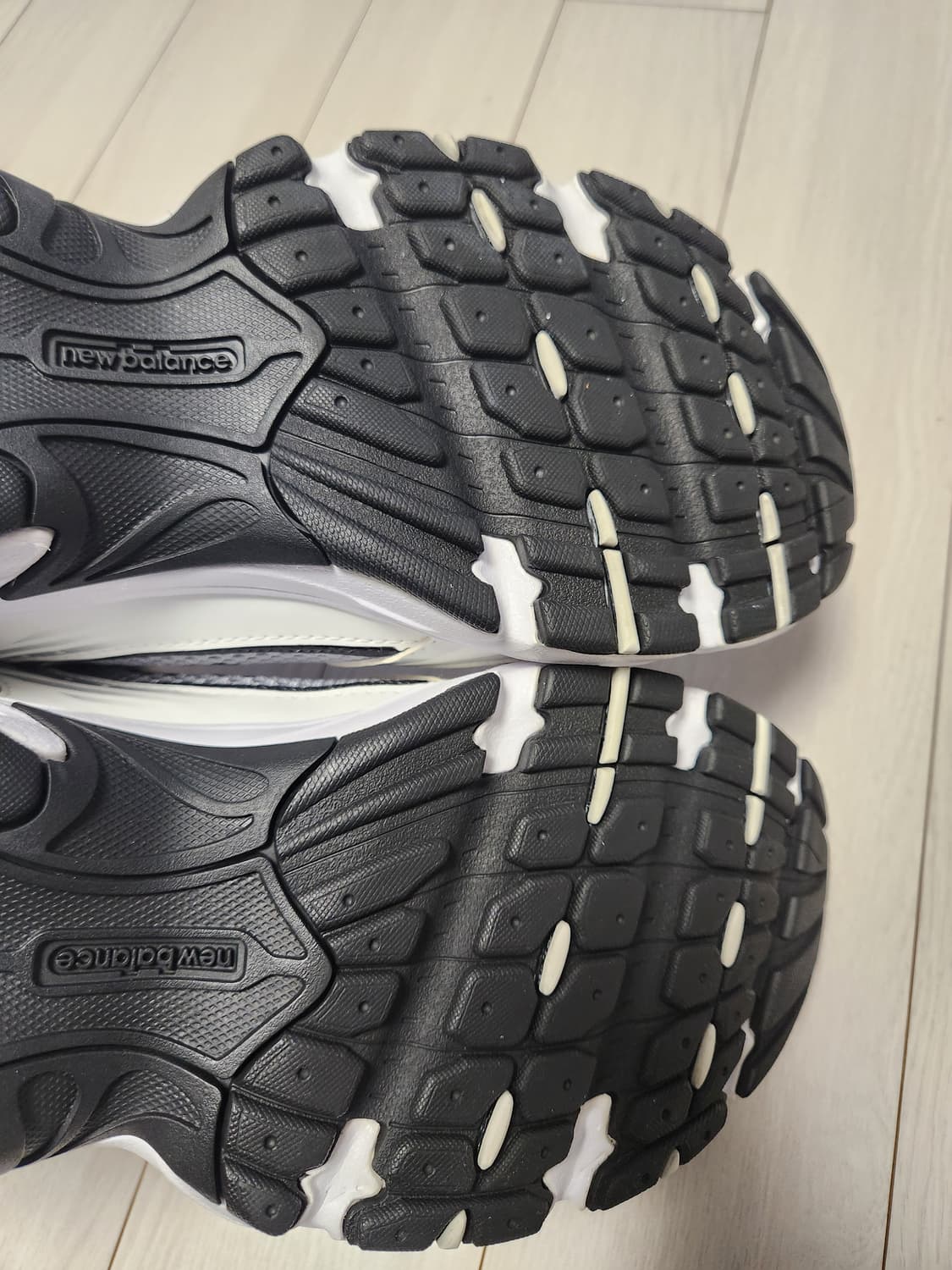 뉴발란스 530 메쉬 운동화 실버 블랙 사이즈275

새거느낌에 오염 하 상품이미지7