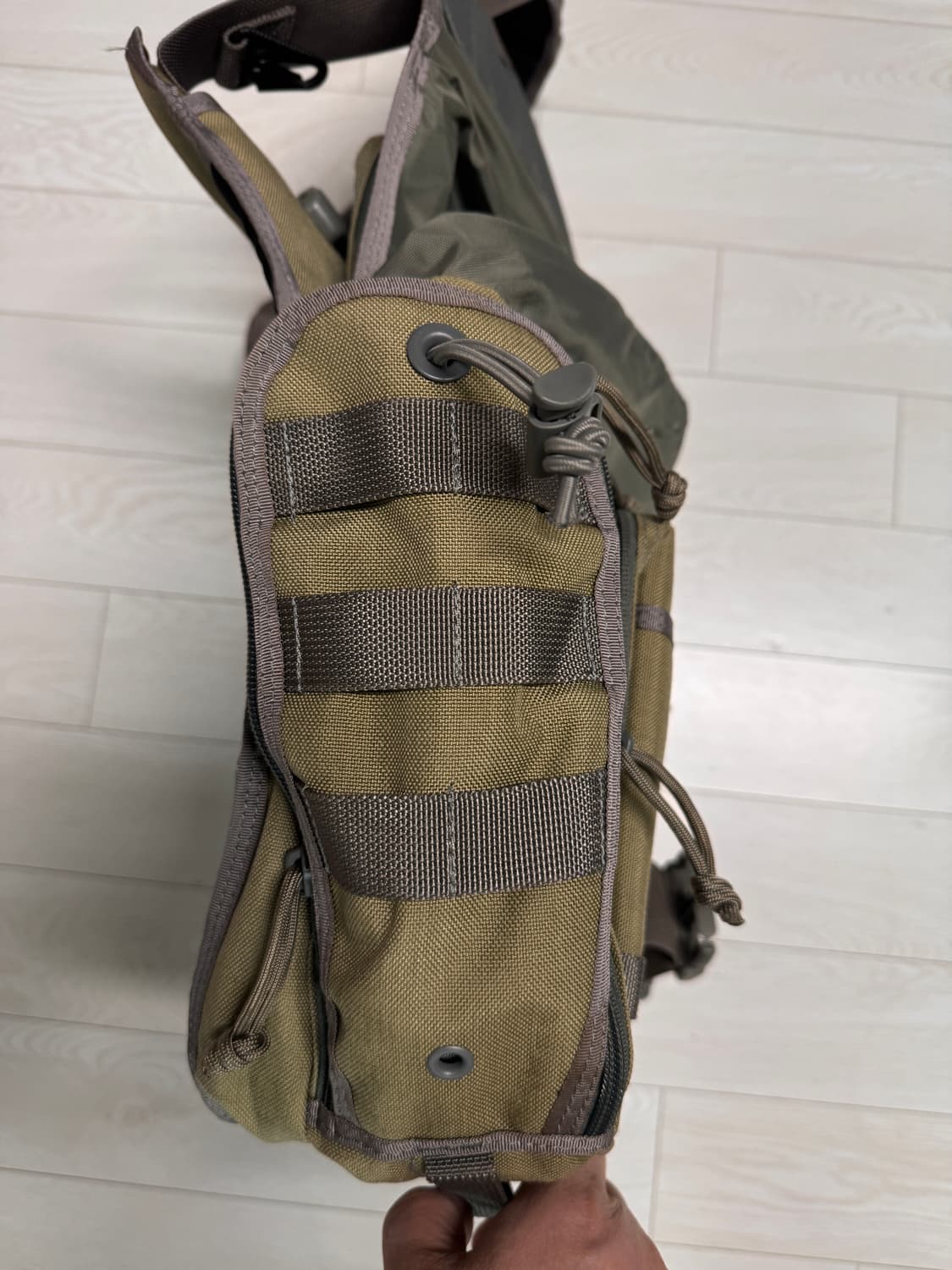 맥포스 로드러너 메신저백 카키 포리지 상품이미지6