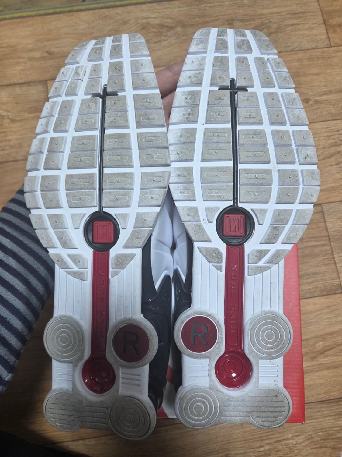 마틴로즈 샥스 화이트 앤 바시티레드 상품이미지3