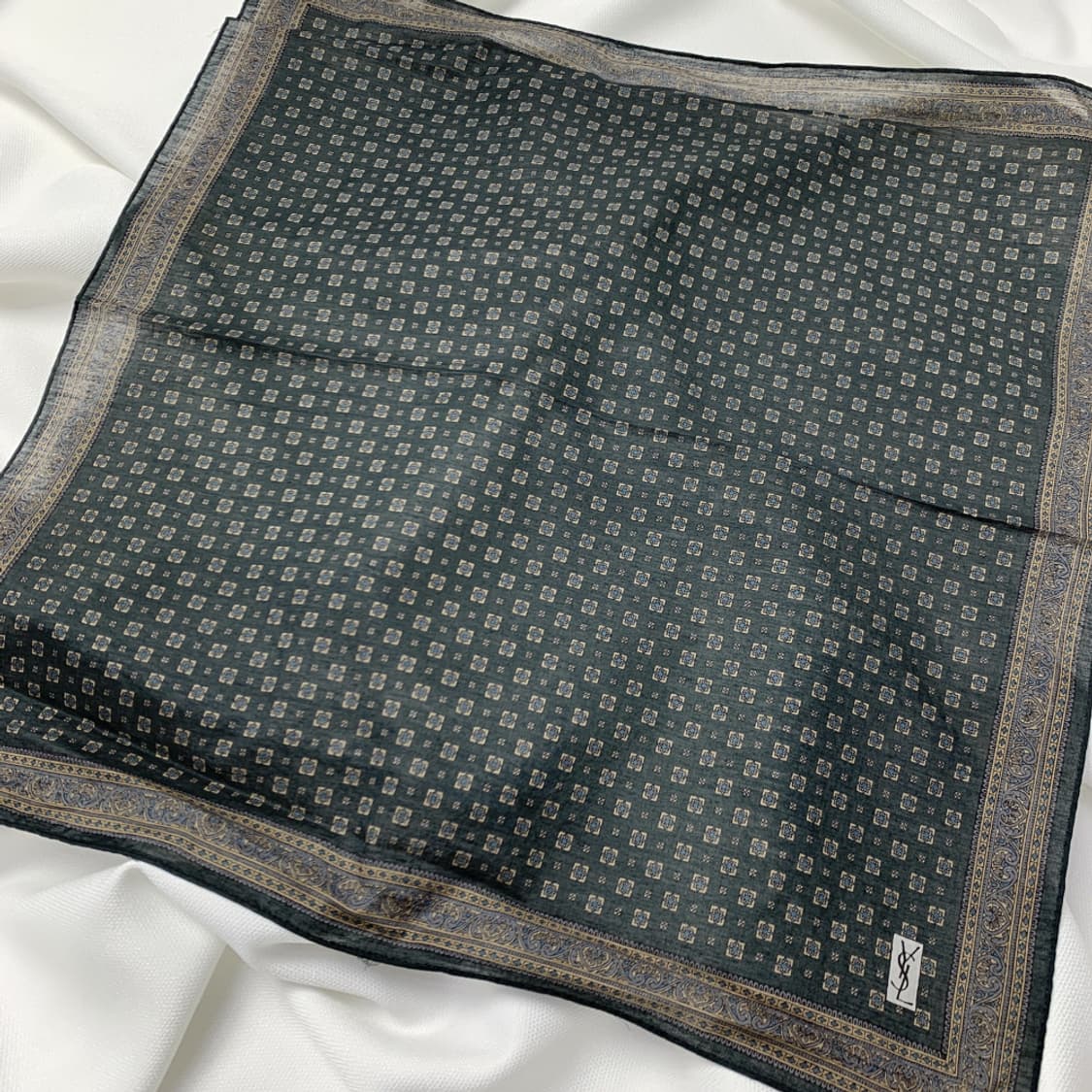 [정품] YSL 입생로랑 패턴 빈티지 쁘띠스카프 손수건 상품이미지1