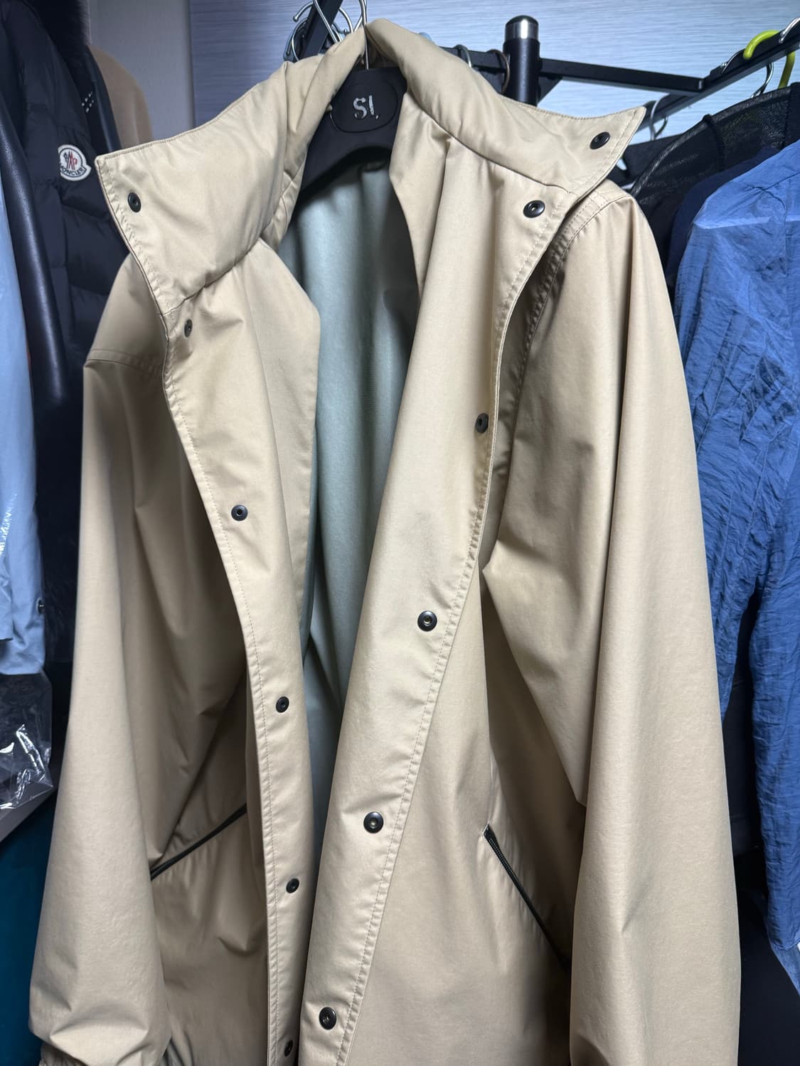 발렌시아가 백로고 바람막이  히든후드 자켓 556168 BEIGE 상품이미지4