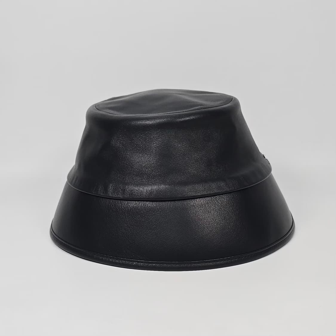 샤넬 CC 로고 가죽 버킷햇 ( L ) 상품이미지2