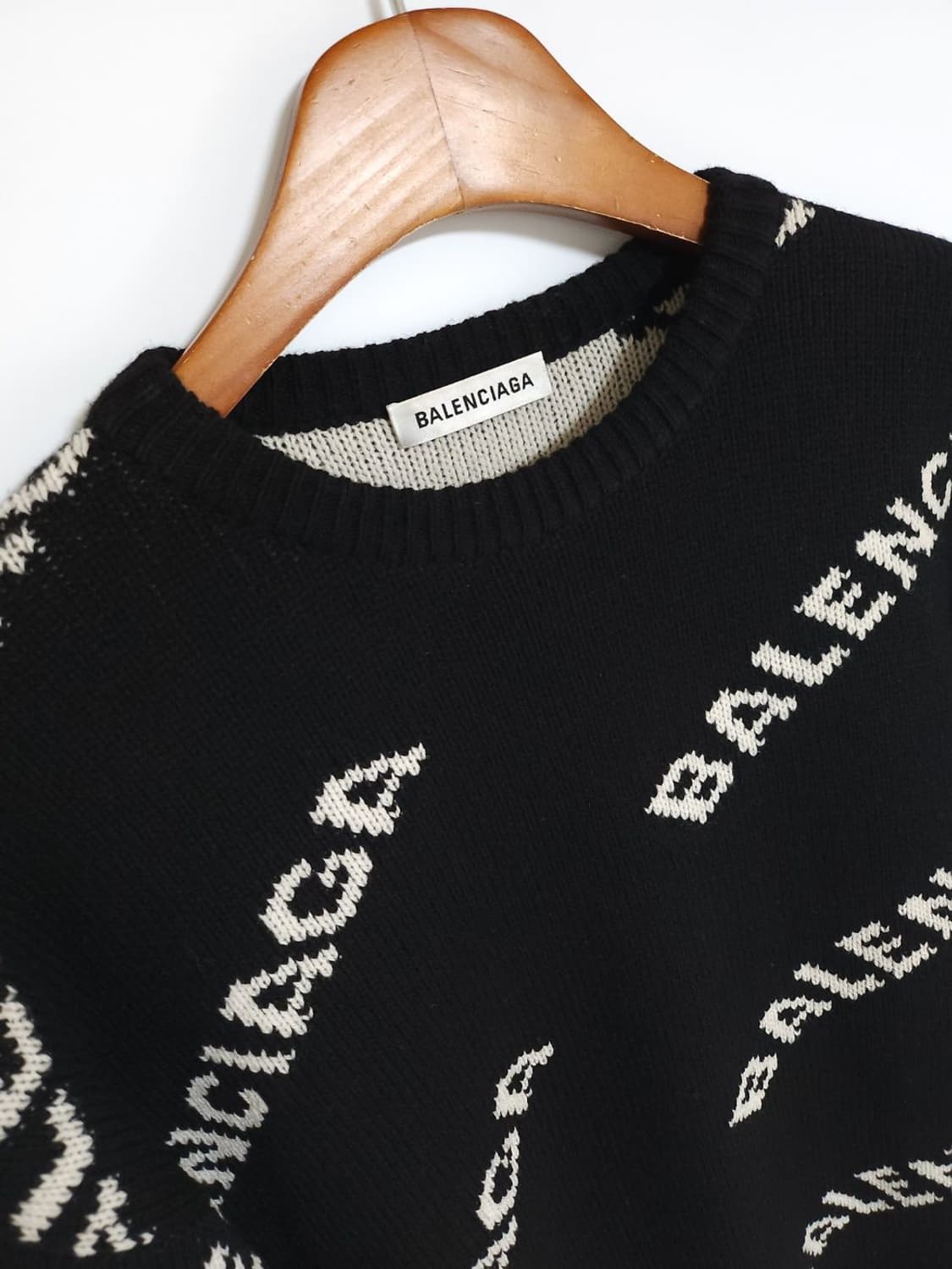 발렌시아가 올오버 로고 니트 블랙 L 상품이미지3