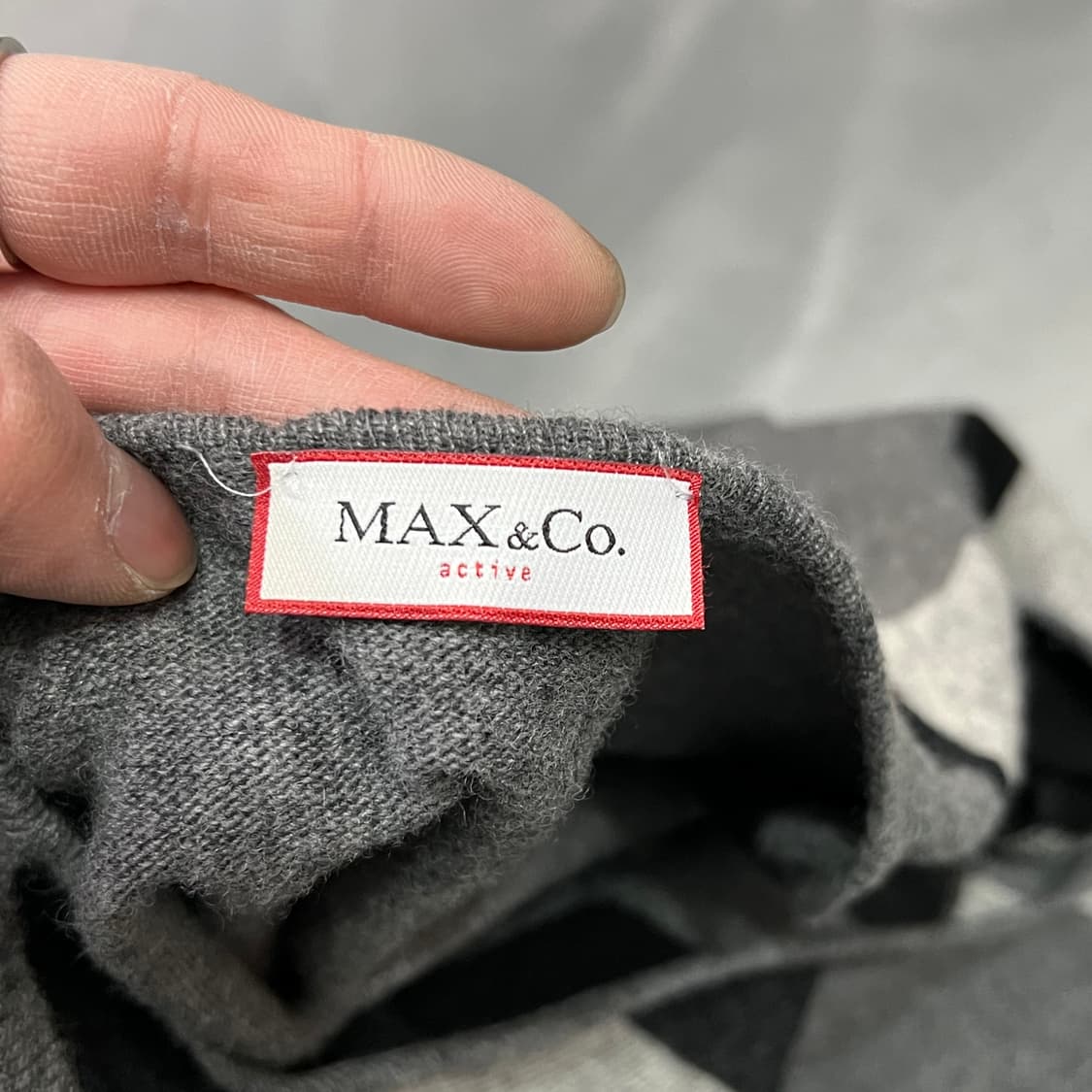  막스앤코 패턴 브이넥 니트 y15236 상품이미지5