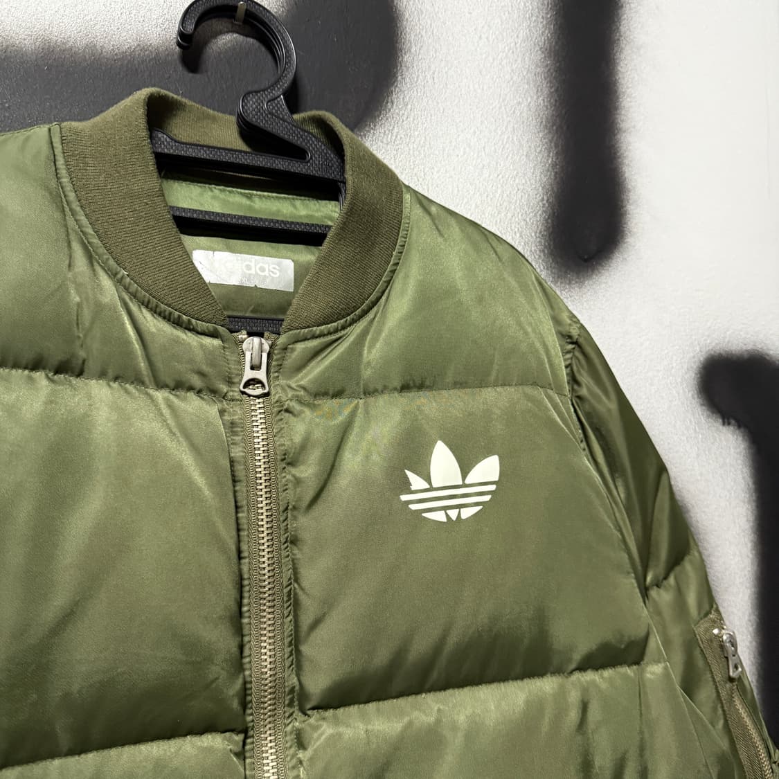 아디다스 파이어버드 올드스쿨 빅 프린팅 ma-1 다운 바시티 상품이미지3