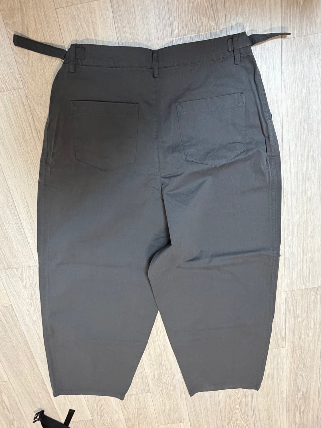 데일리룸 x 후브스 가먼트 워시드 투턱 팬츠 차콜 M 상품이미지2